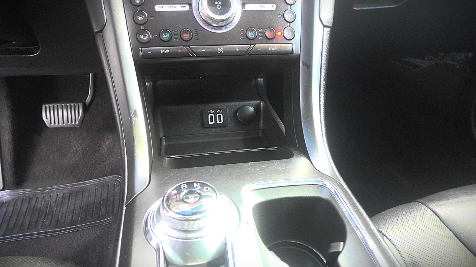 2019 SILVER Ford Fusion Titanium AWD (3FA6P0D94KR) with an 2.0L L4 DOHC 16V engine, 6A transmission, located at 502 S. Riverside Avenue, Medford, OR, 97501, (541) 773-3136, 42.322803, -122.867477 - Photo#8