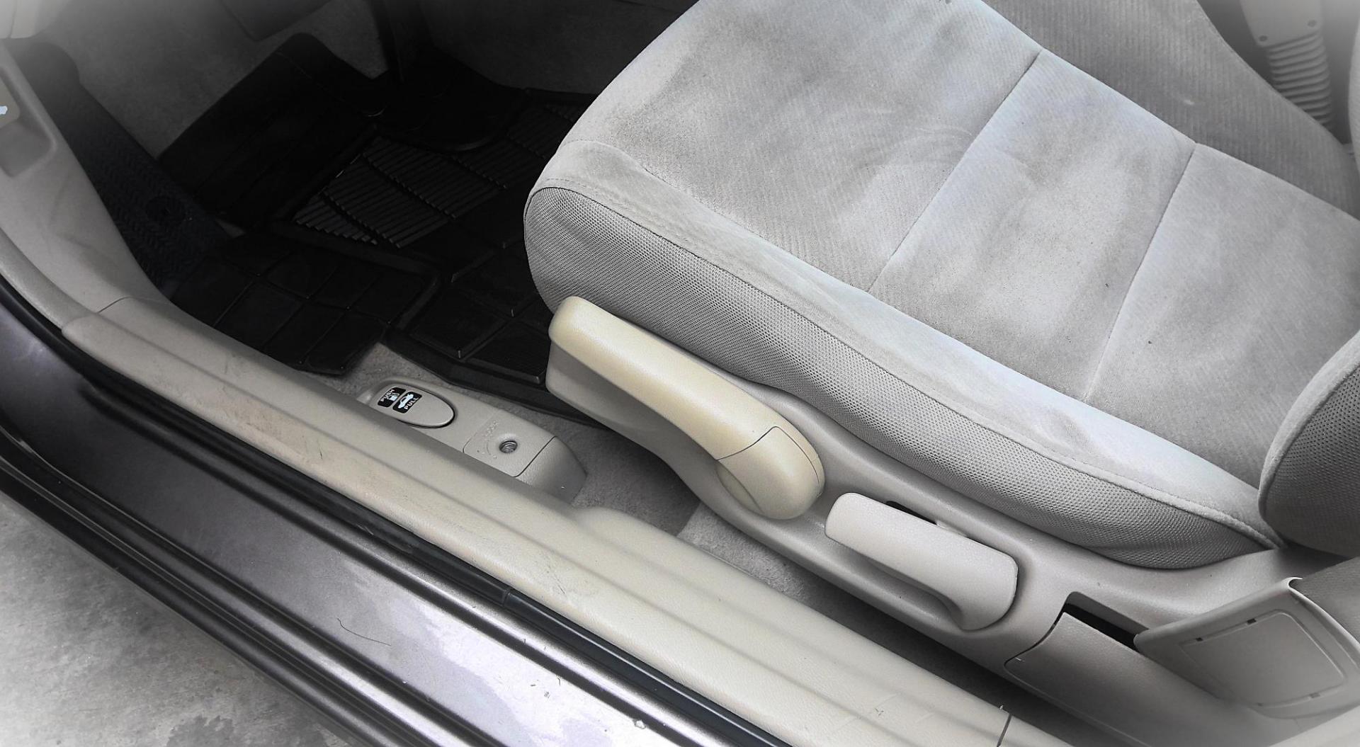 2010 BROWN Honda Civic LX Sedan 5-Speed AT (19XFA1F56AE) with an 1.8L L4 SOHC 16V engine, 5-Speed Automatic transmission, located at 502 S. Riverside Avenue, Medford, OR, 97501, (541) 773-3136, 42.322803, -122.867477 - Photo#8