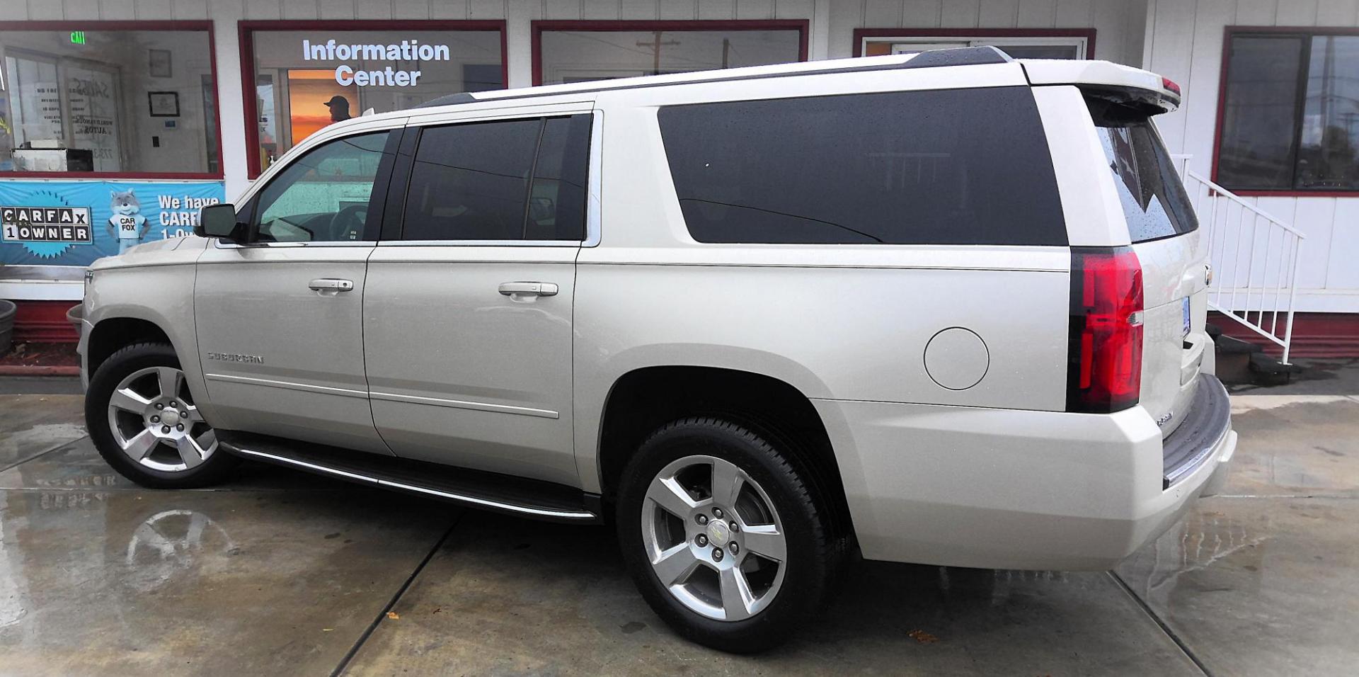 2017 GOLD Chevrolet Suburban Premier 4WD (1GNSKJKCXHR) with an 5.3L V8 OHV 16V engine, 6A transmission, located at 502 S. Riverside Avenue, Medford, OR, 97501, (541) 773-3136, 42.322803, -122.867477 - Photo#2