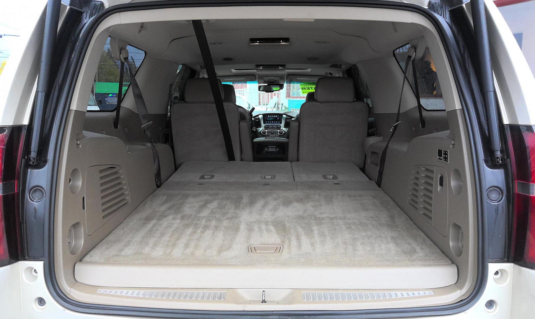 2017 GOLD Chevrolet Suburban Premier 4WD (1GNSKJKCXHR) with an 5.3L V8 OHV 16V engine, 6A transmission, located at 502 S. Riverside Avenue, Medford, OR, 97501, (541) 773-3136, 42.322803, -122.867477 - Photo#7