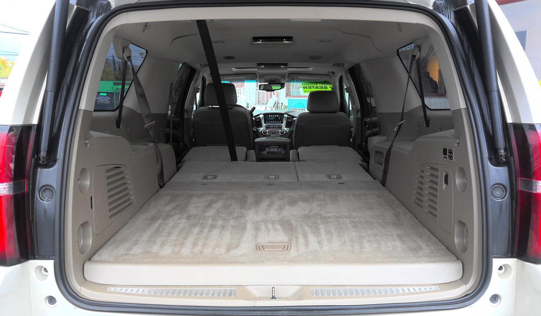 2017 GOLD Chevrolet Suburban Premier 4WD (1GNSKJKCXHR) with an 5.3L V8 OHV 16V engine, 6A transmission, located at 502 S. Riverside Avenue, Medford, OR, 97501, (541) 773-3136, 42.322803, -122.867477 - Photo#8