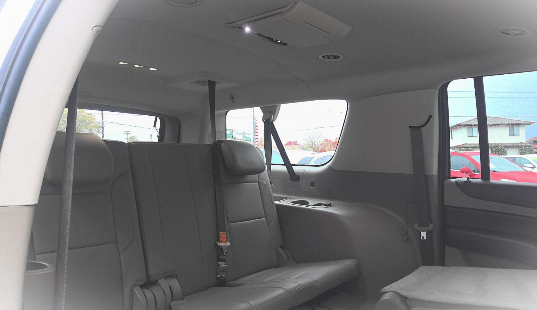 2017 GOLD Chevrolet Suburban Premier 4WD (1GNSKJKCXHR) with an 5.3L V8 OHV 16V engine, 6A transmission, located at 502 S. Riverside Avenue, Medford, OR, 97501, (541) 773-3136, 42.322803, -122.867477 - Photo#10