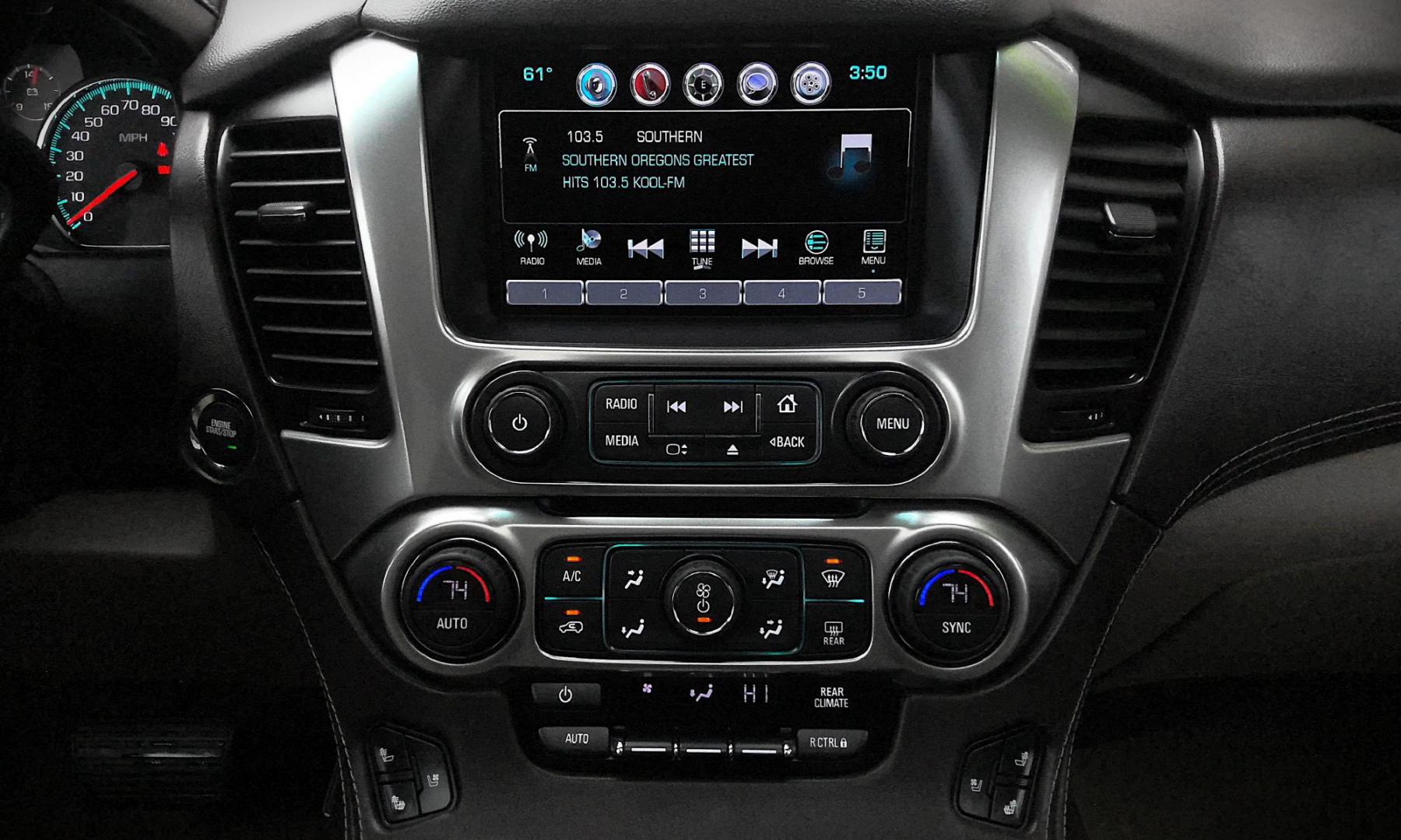 2017 GOLD Chevrolet Suburban Premier 4WD (1GNSKJKCXHR) with an 5.3L V8 OHV 16V engine, 6A transmission, located at 502 S. Riverside Avenue, Medford, OR, 97501, (541) 773-3136, 42.322803, -122.867477 - Photo#15