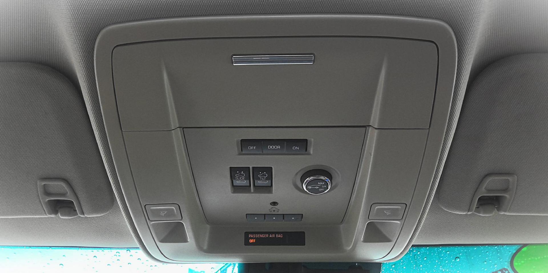 2017 GOLD Chevrolet Suburban Premier 4WD (1GNSKJKCXHR) with an 5.3L V8 OHV 16V engine, 6A transmission, located at 502 S. Riverside Avenue, Medford, OR, 97501, (541) 773-3136, 42.322803, -122.867477 - Photo#18