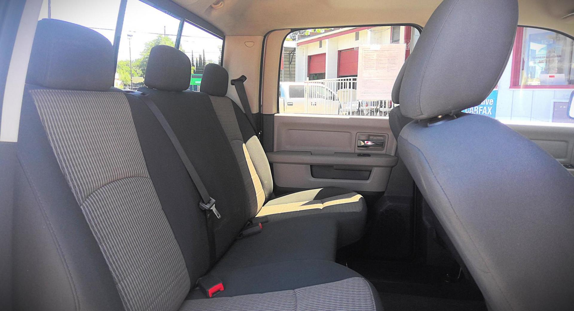 2010 SILVER Dodge Ram 1500 Laramie Crew Cab 4WD (1D7RV1CP5AS) with an 4.7L V8 SOHC 16V FFV engine, 5-Speed Automatic transmission, located at 502 S. Riverside Avenue, Medford, OR, 97501, (541) 773-3136, 42.322803, -122.867477 - Photo#5