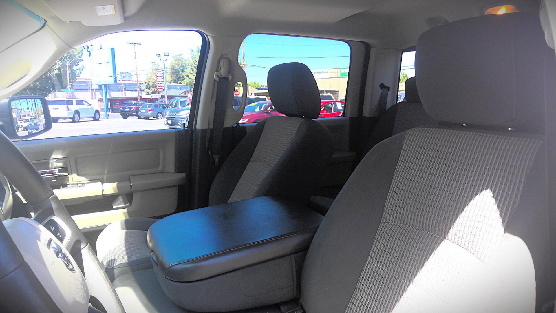 2010 SILVER Dodge Ram 1500 Laramie Crew Cab 4WD (1D7RV1CP5AS) with an 4.7L V8 SOHC 16V FFV engine, 5-Speed Automatic transmission, located at 502 S. Riverside Avenue, Medford, OR, 97501, (541) 773-3136, 42.322803, -122.867477 - Photo#9