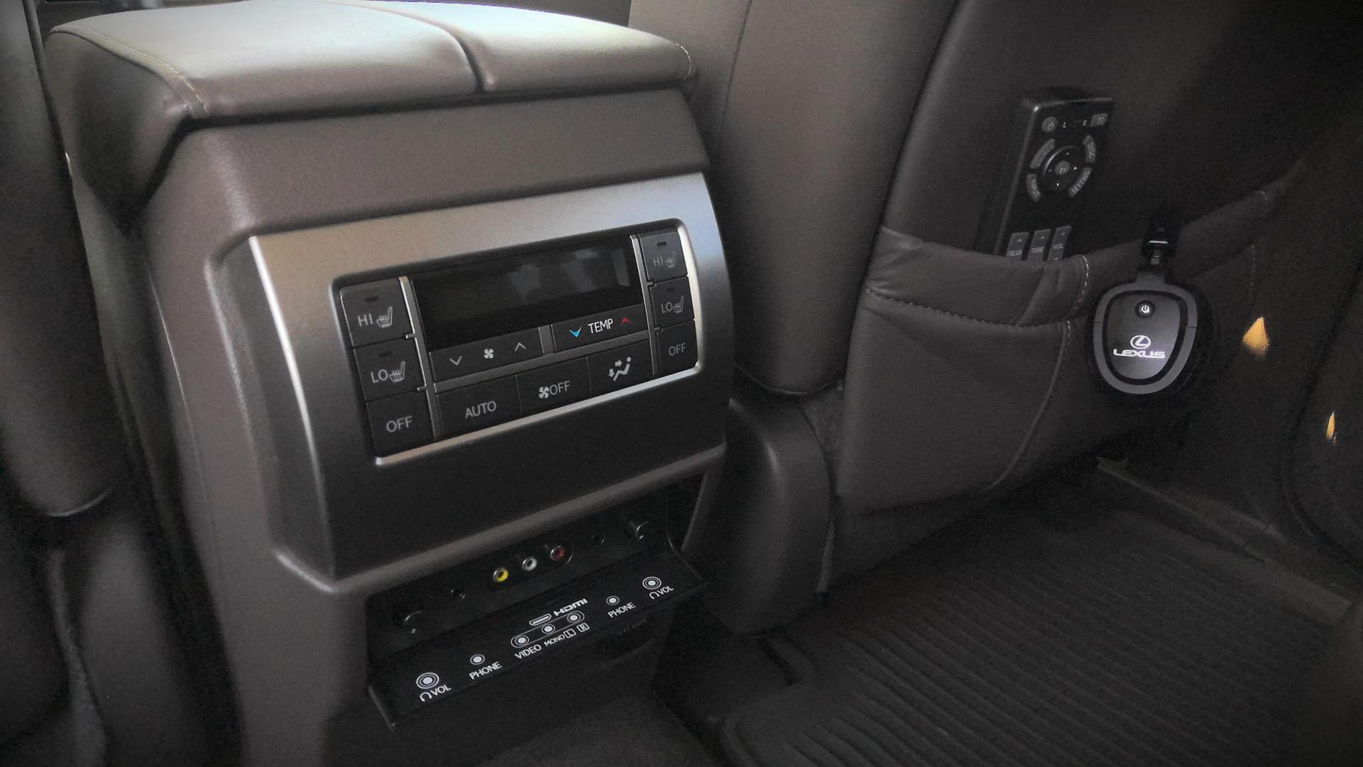 2016 BLACK Lexus GX 460 Luxury (JTJJM7FX4G5) with an 4.6L V8 DOHC 32V engine, 6A transmission, located at 502 S. Riverside Avenue, Medford, OR, 97501, (541) 773-3136, 42.322803, -122.867477 - Photo#12