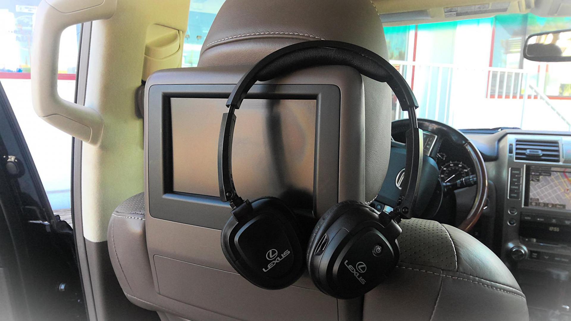 2016 BLACK Lexus GX 460 Luxury (JTJJM7FX4G5) with an 4.6L V8 DOHC 32V engine, 6A transmission, located at 502 S. Riverside Avenue, Medford, OR, 97501, (541) 773-3136, 42.322803, -122.867477 - Photo#13