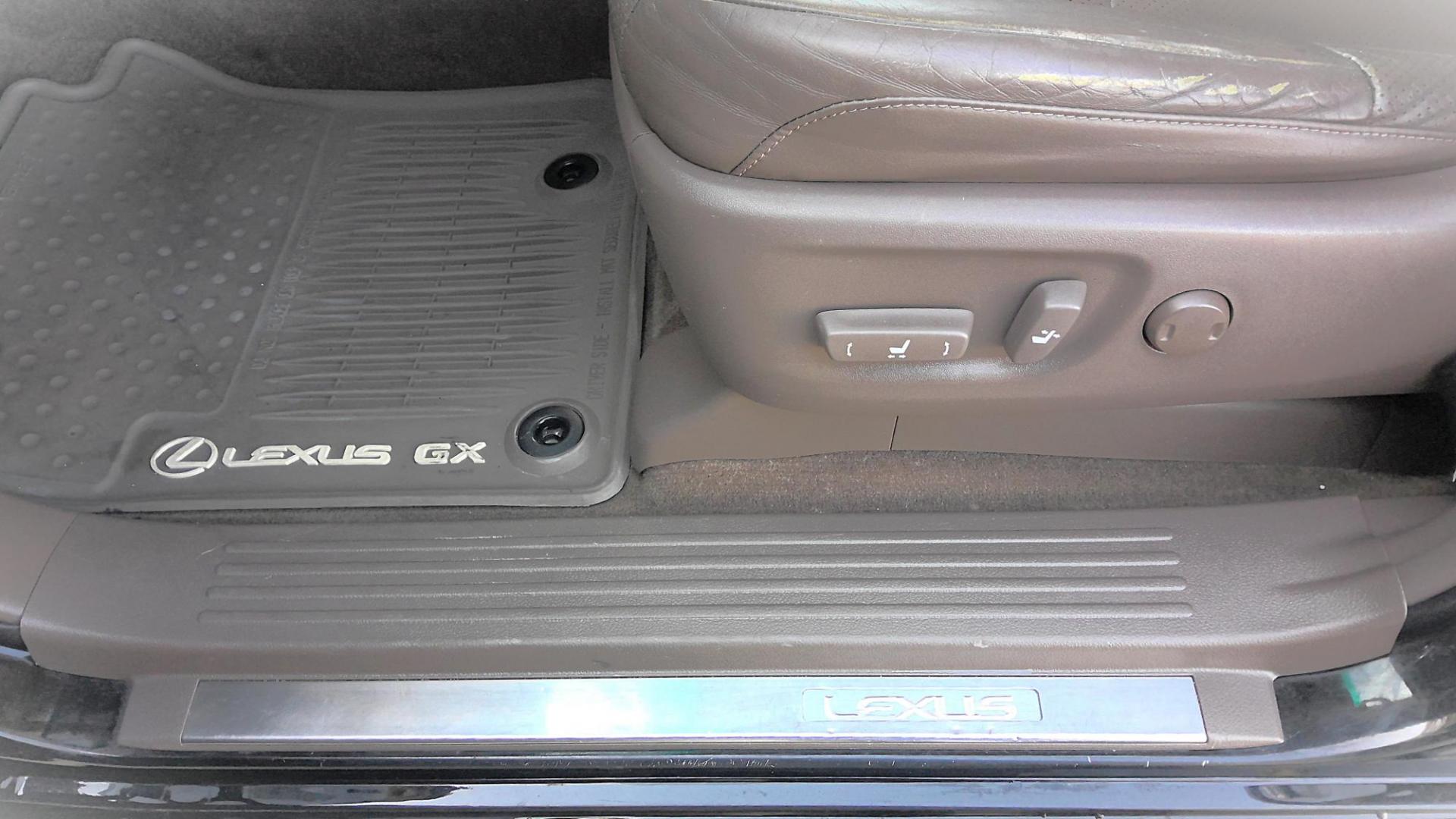 2016 BLACK Lexus GX 460 Luxury (JTJJM7FX4G5) with an 4.6L V8 DOHC 32V engine, 6A transmission, located at 502 S. Riverside Avenue, Medford, OR, 97501, (541) 773-3136, 42.322803, -122.867477 - Photo#20