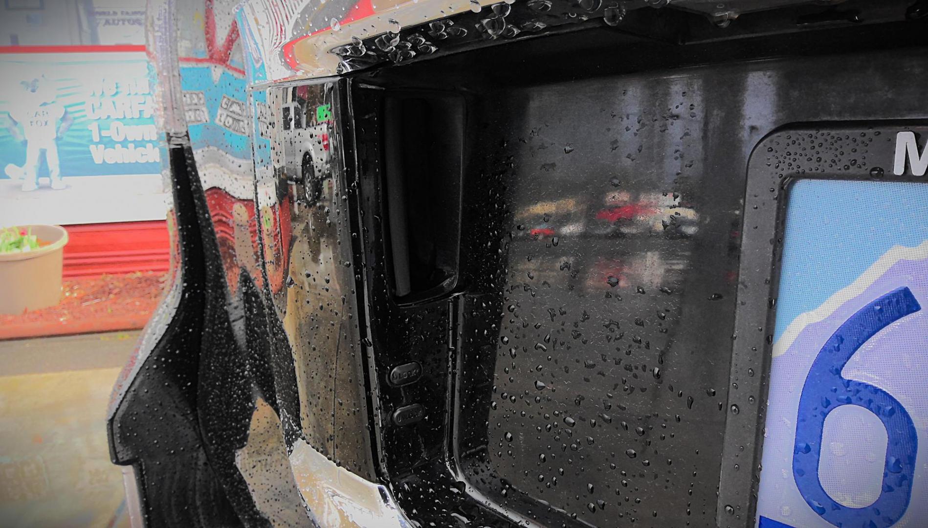 2016 BLACK Lexus GX 460 Luxury (JTJJM7FX4G5) with an 4.6L V8 DOHC 32V engine, 6A transmission, located at 502 S. Riverside Avenue, Medford, OR, 97501, (541) 773-3136, 42.322803, -122.867477 - Photo#3