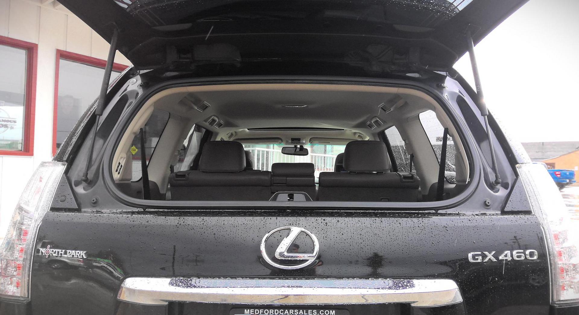 2016 BLACK Lexus GX 460 Luxury (JTJJM7FX4G5) with an 4.6L V8 DOHC 32V engine, 6A transmission, located at 502 S. Riverside Avenue, Medford, OR, 97501, (541) 773-3136, 42.322803, -122.867477 - Photo#4