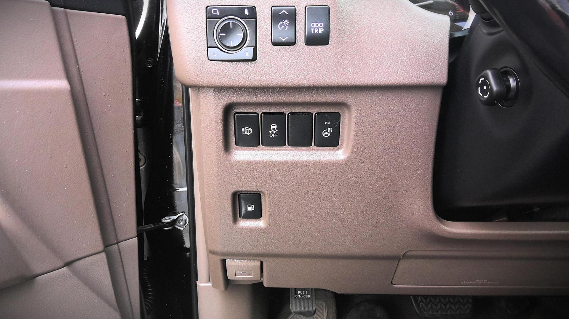 2016 BLACK Lexus GX 460 Luxury (JTJJM7FX4G5) with an 4.6L V8 DOHC 32V engine, 6A transmission, located at 502 S. Riverside Avenue, Medford, OR, 97501, (541) 773-3136, 42.322803, -122.867477 - Photo#12