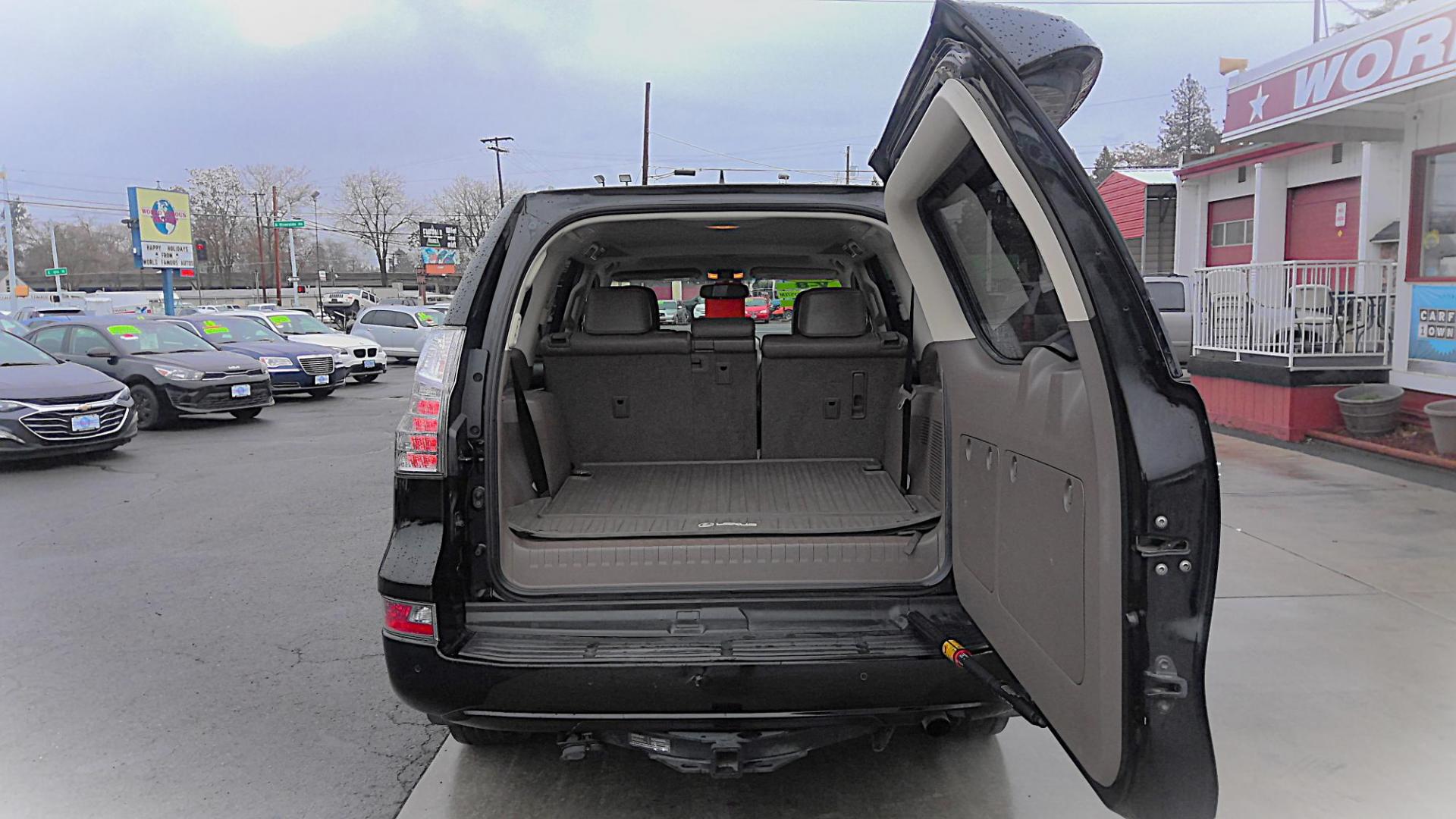 2016 BLACK Lexus GX 460 Luxury (JTJJM7FX4G5) with an 4.6L V8 DOHC 32V engine, 6A transmission, located at 502 S. Riverside Avenue, Medford, OR, 97501, (541) 773-3136, 42.322803, -122.867477 - Photo#8