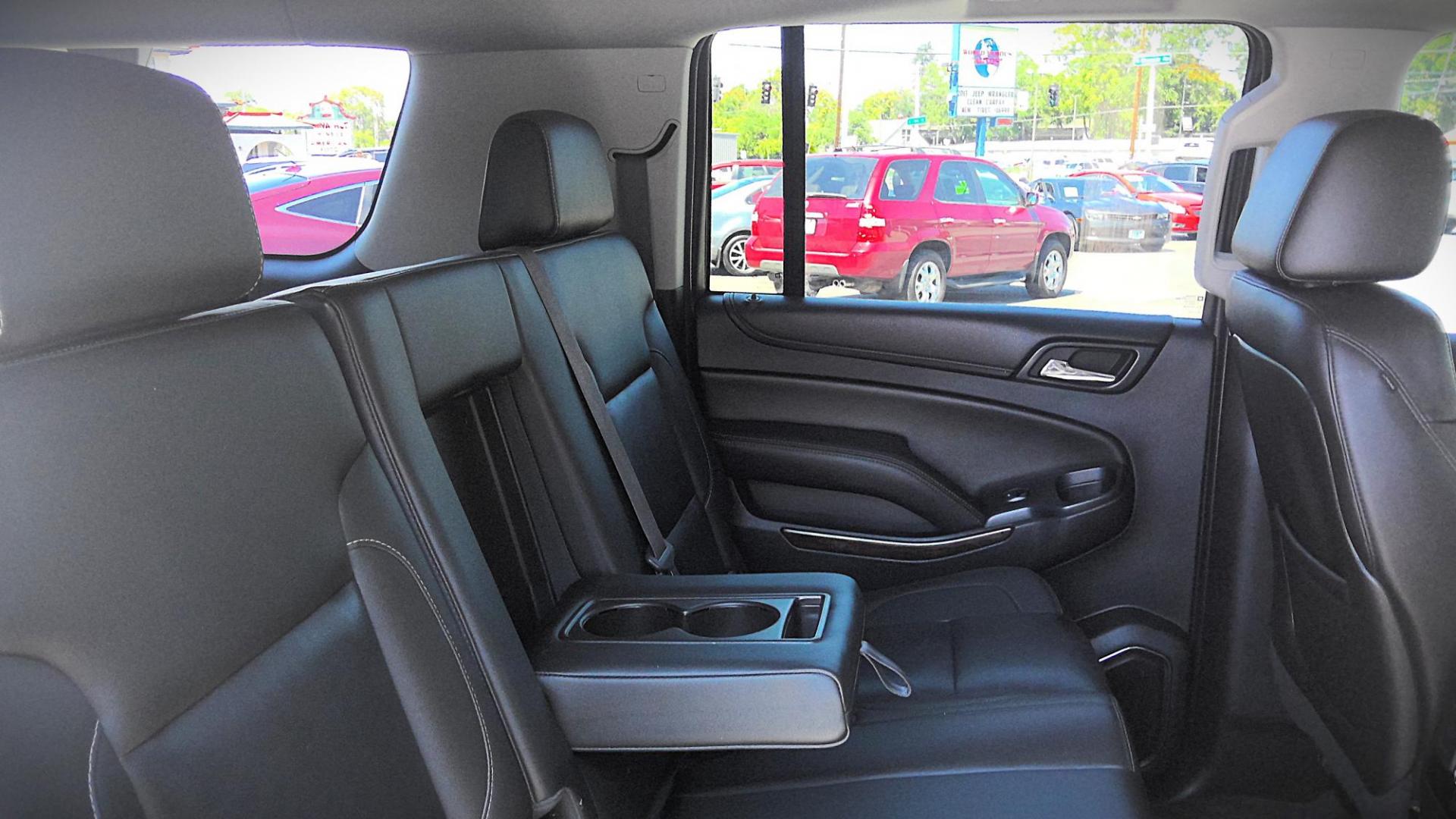 2015 WHITE Chevrolet Suburban LT 1500 4WD (1GNSKJKC6FR) with an 5.3L V8 OHV 16V engine, 6-Speed Automatic transmission, located at 502 S. Riverside Avenue, Medford, OR, 97501, (541) 773-3136, 42.322803, -122.867477 - Photo#6