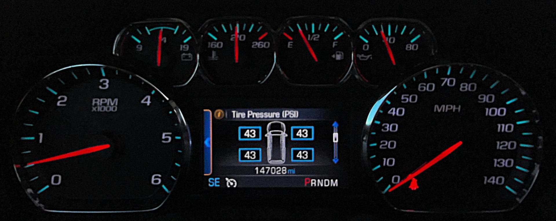 2015 WHITE Chevrolet Suburban LT 1500 4WD (1GNSKJKC6FR) with an 5.3L V8 OHV 16V engine, 6-Speed Automatic transmission, located at 502 S. Riverside Avenue, Medford, OR, 97501, (541) 773-3136, 42.322803, -122.867477 - Photo#14