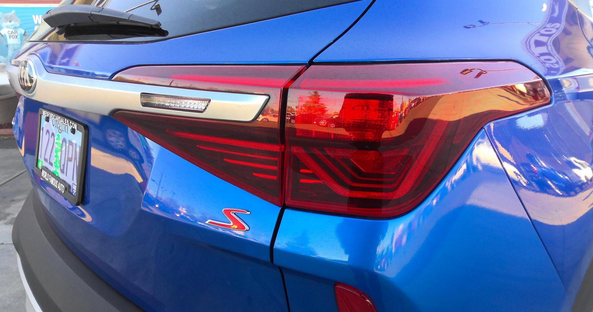 2021 BLUE Kia Seltos S AWD (KNDEUCAA0M7) with an 2.0L L4 DOHC 16V engine, CVT transmission, located at 502 S. Riverside Avenue, Medford, OR, 97501, (541) 773-3136, 42.322803, -122.867477 - Photo#3