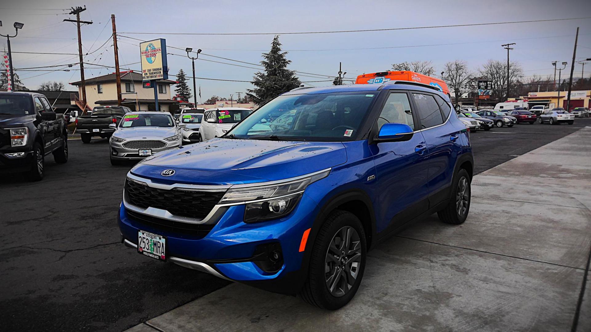 2021 BLUE Kia Seltos S AWD (KNDEUCAA0M7) with an 2.0L L4 DOHC 16V engine, CVT transmission, located at 502 S. Riverside Avenue, Medford, OR, 97501, (541) 773-3136, 42.322803, -122.867477 - Photo#1