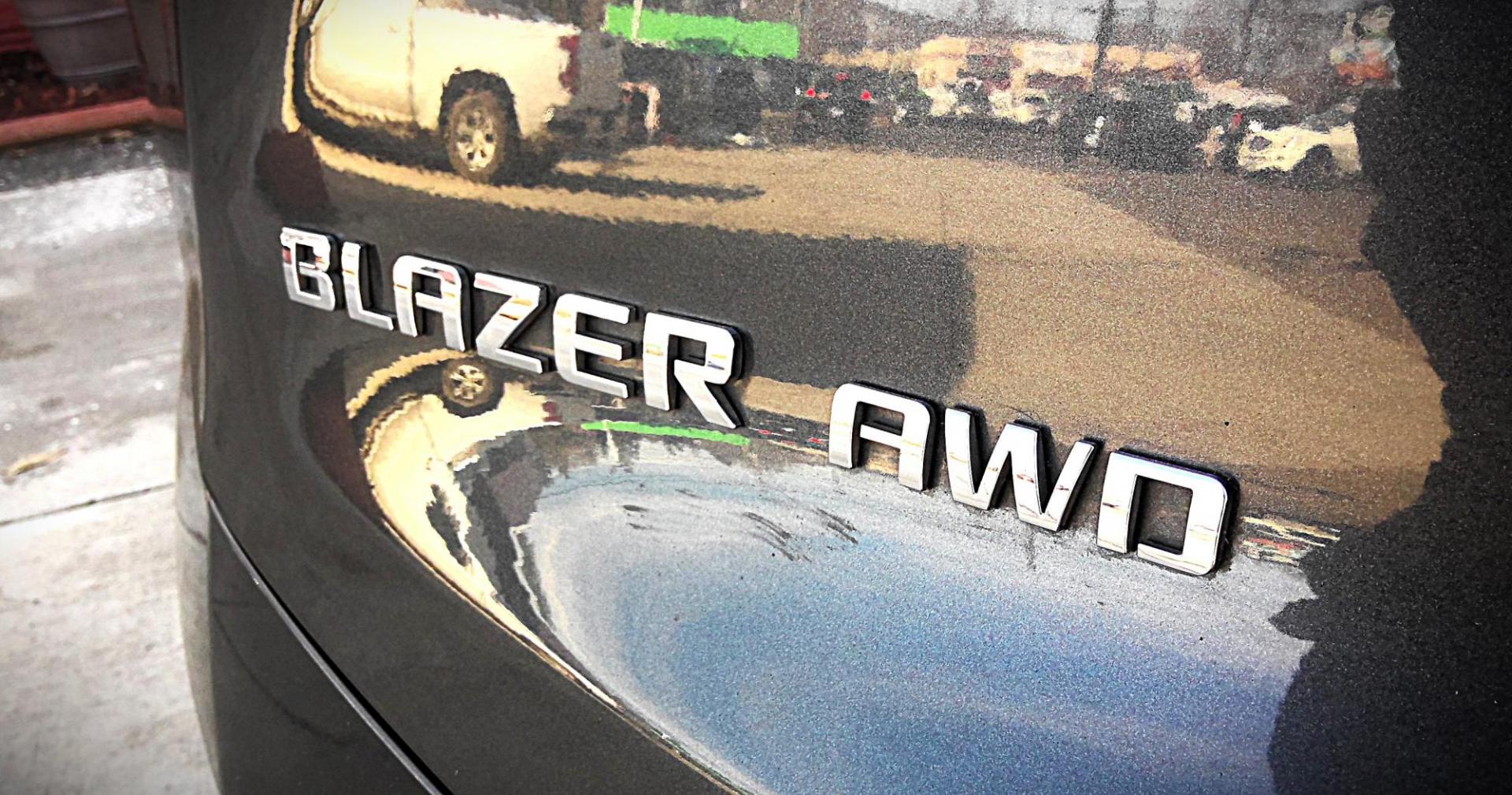 2022 GRAY Chevrolet Blazer 2LT AWD (3GNKBHR48NS) with an 2.0L L4 DOHC 16 TURBO engine, 9A transmission, located at 502 S. Riverside Avenue, Medford, OR, 97501, (541) 773-3136, 42.322803, -122.867477 - Photo#3