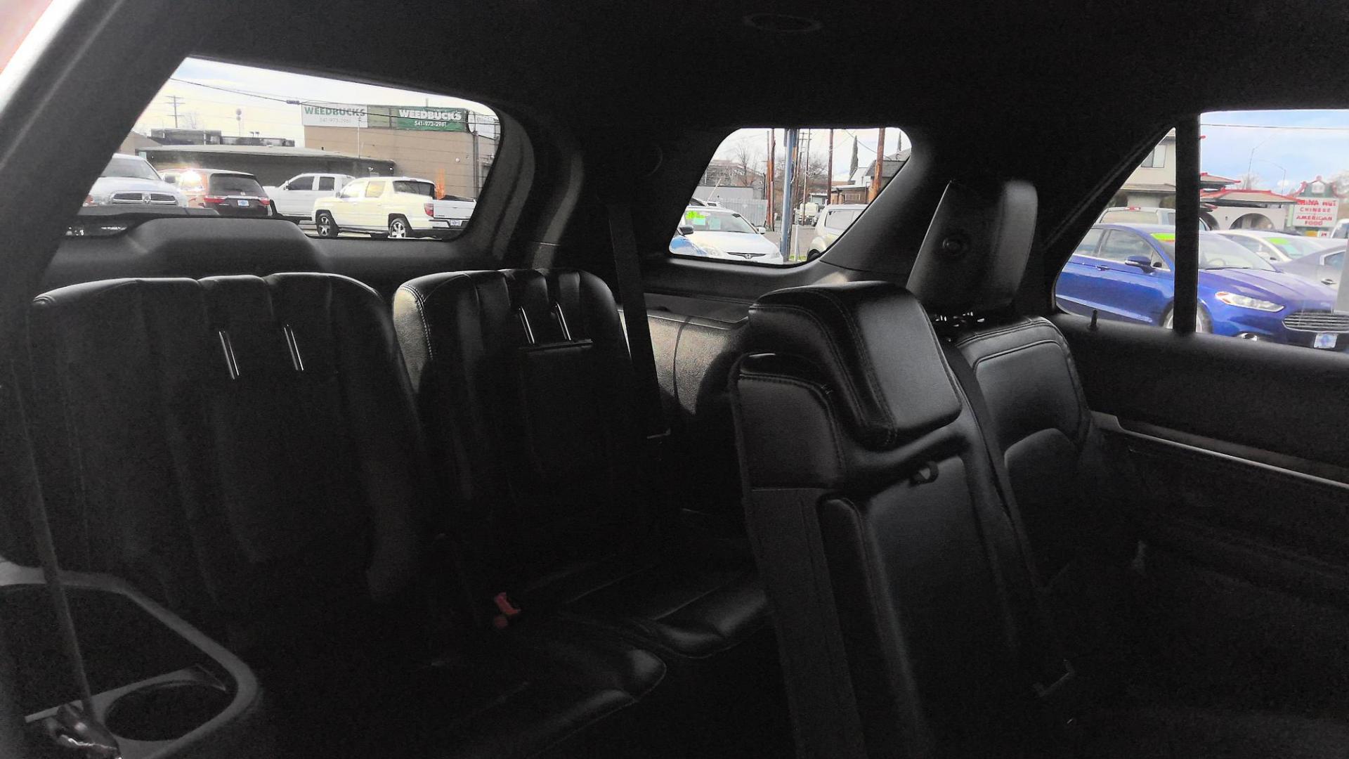 2017 GRAY Ford Explorer Limited 4WD (1FM5K8F88HG) with an 3.5L V6 DOHC 24V engine, 6A transmission, located at 502 S. Riverside Avenue, Medford, OR, 97501, (541) 773-3136, 42.322803, -122.867477 - Photo#10