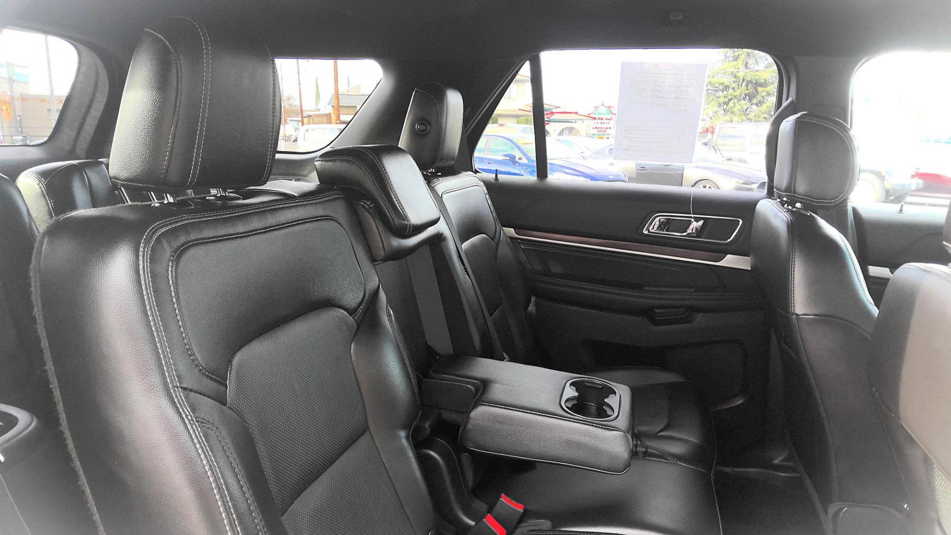 2017 GRAY Ford Explorer Limited 4WD (1FM5K8F88HG) with an 3.5L V6 DOHC 24V engine, 6A transmission, located at 502 S. Riverside Avenue, Medford, OR, 97501, (541) 773-3136, 42.322803, -122.867477 - Photo#11