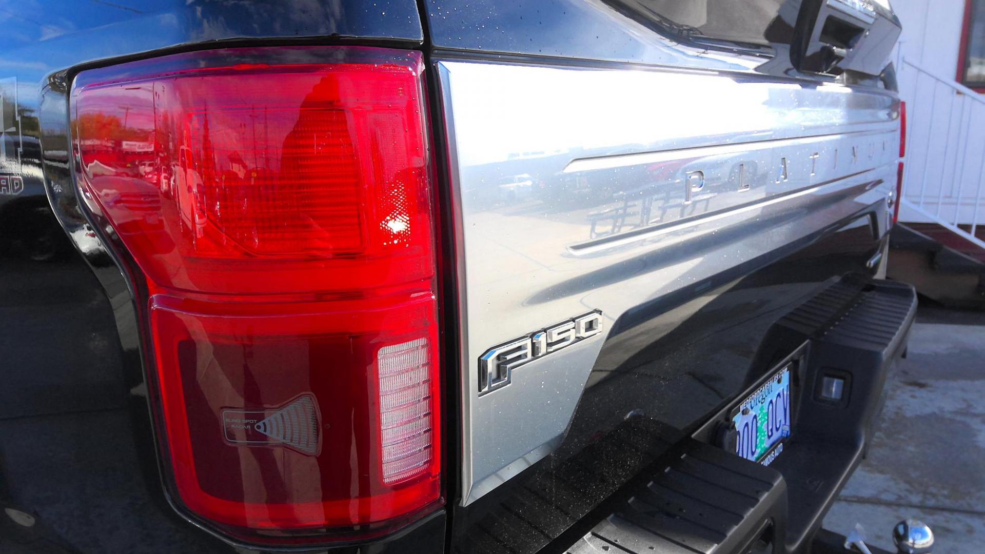 2018 BLACK Ford F-150 XLT SuperCrew 5.5-ft. Bed 4WD (1FTEW1EG5JF) with an 3.5L V6 TURBO engine, 6A transmission, located at 502 S. Riverside Avenue, Medford, OR, 97501, (541) 773-3136, 42.322803, -122.867477 - Photo#3