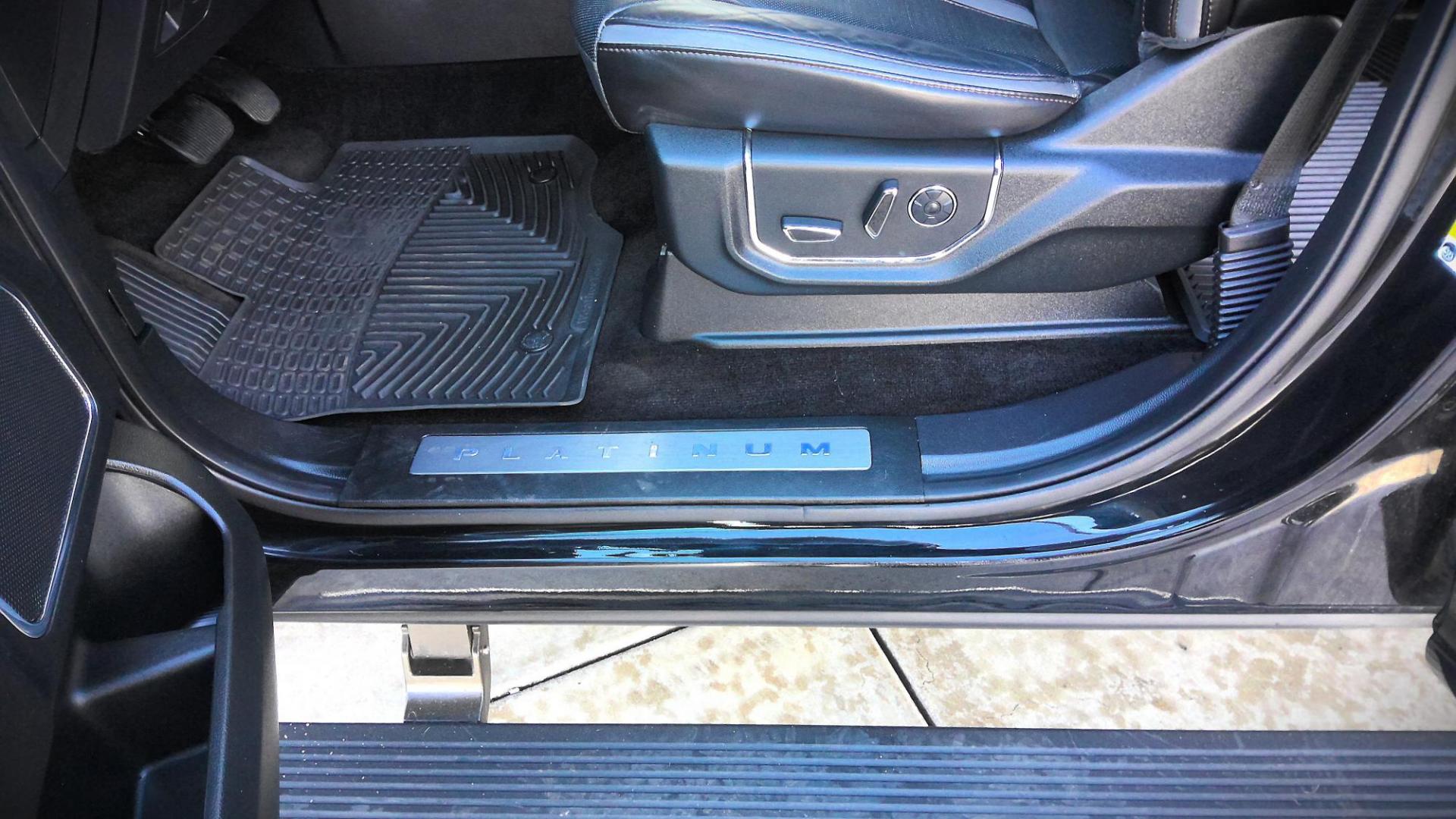 2018 BLACK Ford F-150 XLT SuperCrew 5.5-ft. Bed 4WD (1FTEW1EG5JF) with an 3.5L V6 TURBO engine, 6A transmission, located at 502 S. Riverside Avenue, Medford, OR, 97501, (541) 773-3136, 42.322803, -122.867477 - Photo#11