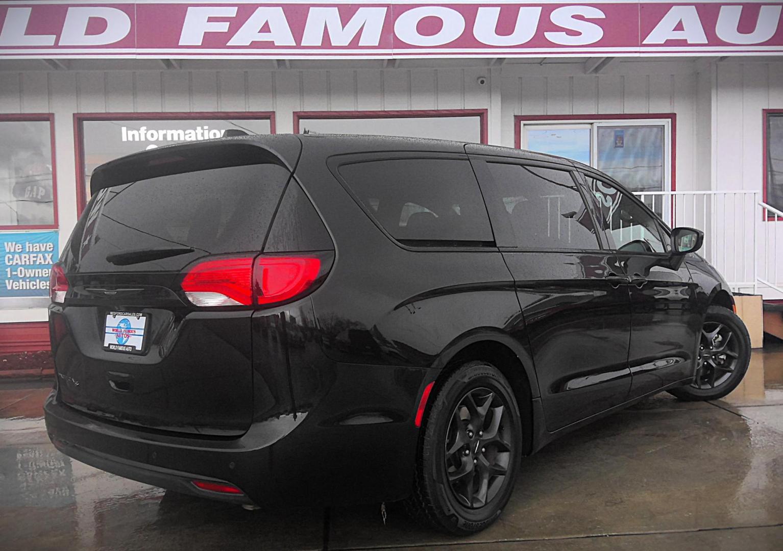 2018 BLACK Chrysler Pacifica Touring Plus (2C4RC1FG0JR) with an 3.6L V6 DOHC 24V engine, 9A transmission, located at 502 S. Riverside Avenue, Medford, OR, 97501, (541) 773-3136, 42.322803, -122.867477 - Photo#2