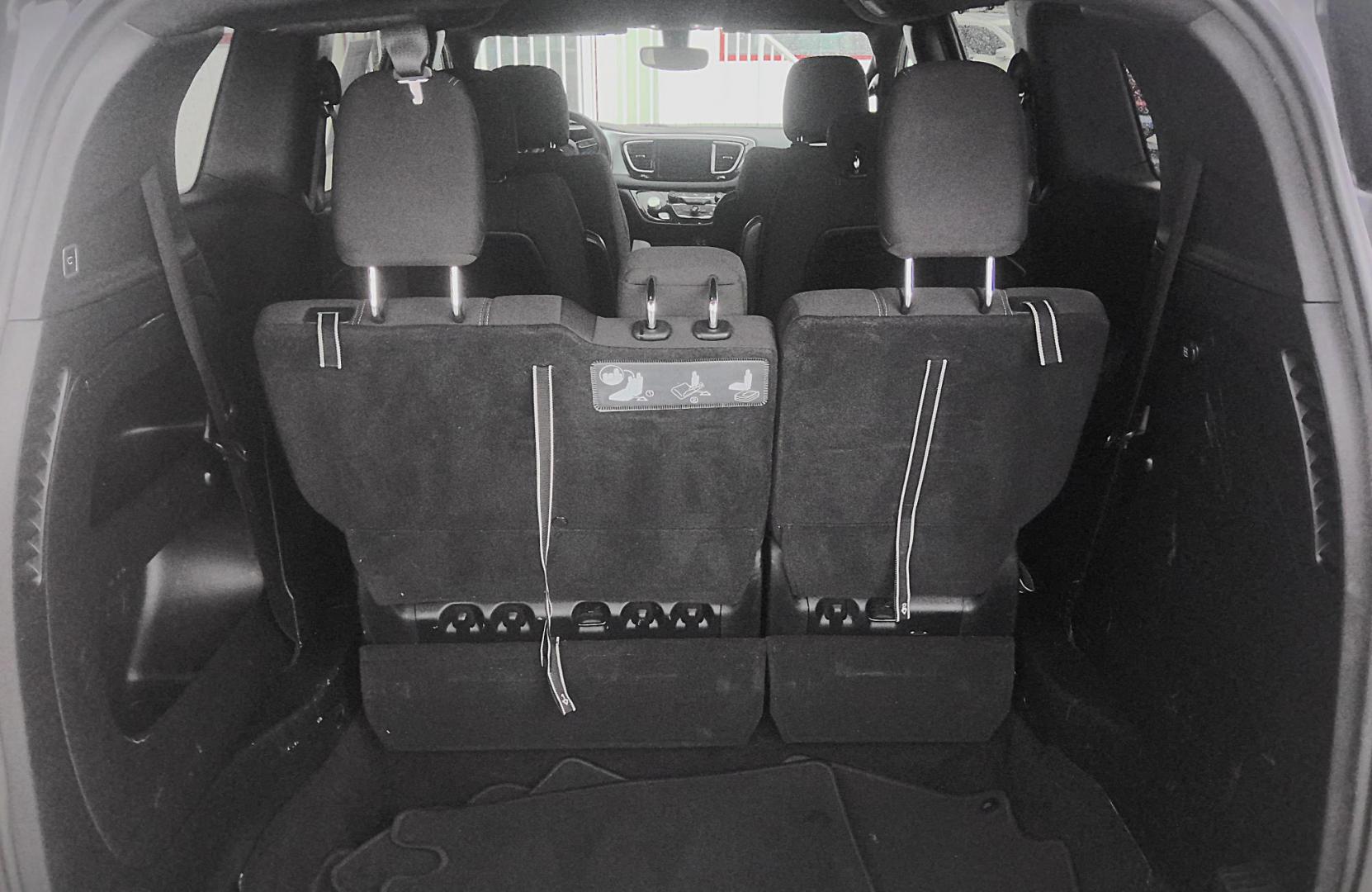 2018 BLACK Chrysler Pacifica Touring Plus (2C4RC1FG0JR) with an 3.6L V6 DOHC 24V engine, 9A transmission, located at 502 S. Riverside Avenue, Medford, OR, 97501, (541) 773-3136, 42.322803, -122.867477 - Photo#3