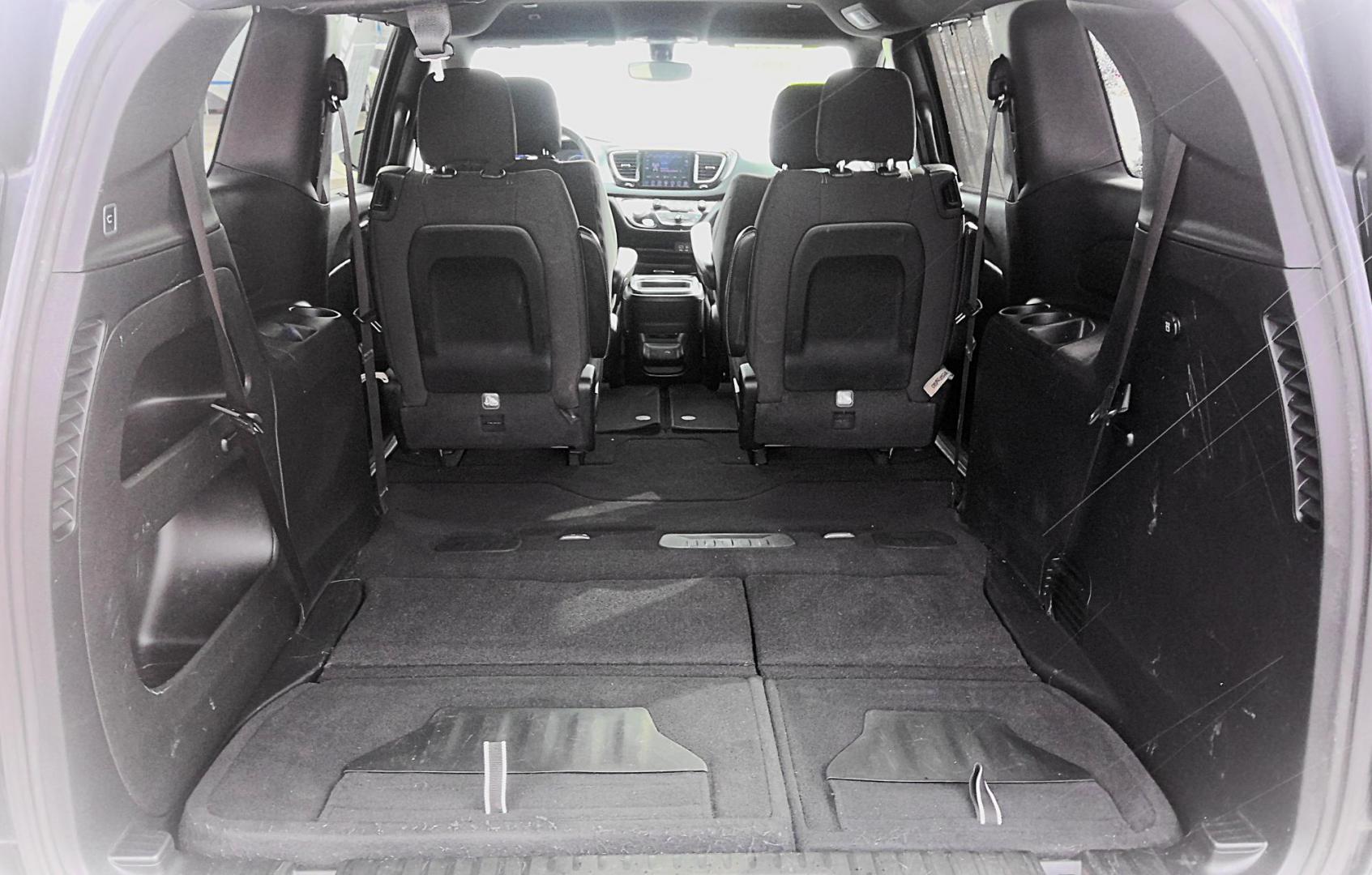 2018 BLACK Chrysler Pacifica Touring Plus (2C4RC1FG0JR) with an 3.6L V6 DOHC 24V engine, 9A transmission, located at 502 S. Riverside Avenue, Medford, OR, 97501, (541) 773-3136, 42.322803, -122.867477 - Photo#4
