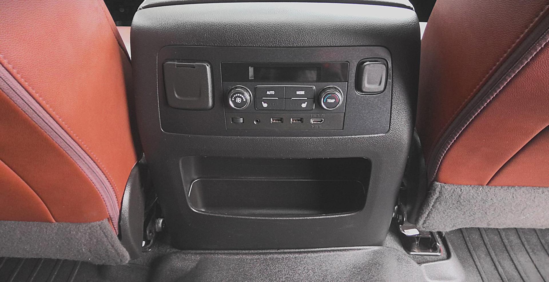2020 WHITE Chevrolet Tahoe Premier 4WD (1GNSKCKJ0LR) with an 6.2L V8 OHV 16V engine, 6A transmission, located at 502 S. Riverside Avenue, Medford, OR, 97501, (541) 773-3136, 42.322803, -122.867477 - Photo#9