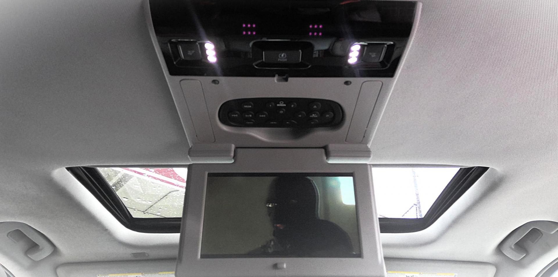 2020 WHITE Chevrolet Tahoe Premier 4WD (1GNSKCKJ0LR) with an 6.2L V8 OHV 16V engine, 6A transmission, located at 502 S. Riverside Avenue, Medford, OR, 97501, (541) 773-3136, 42.322803, -122.867477 - Photo#10