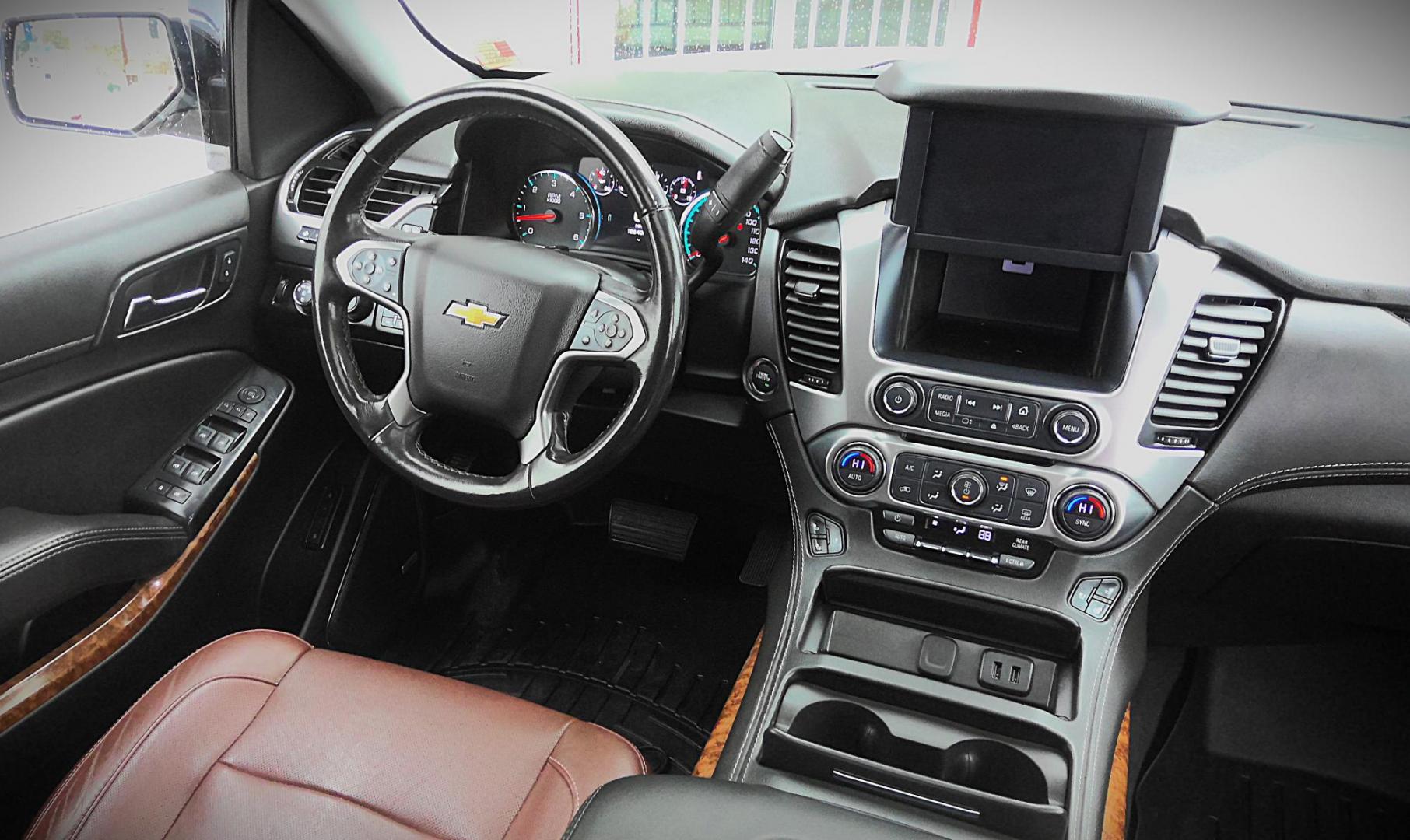 2020 WHITE Chevrolet Tahoe Premier 4WD (1GNSKCKJ0LR) with an 6.2L V8 OHV 16V engine, 6A transmission, located at 502 S. Riverside Avenue, Medford, OR, 97501, (541) 773-3136, 42.322803, -122.867477 - Photo#13