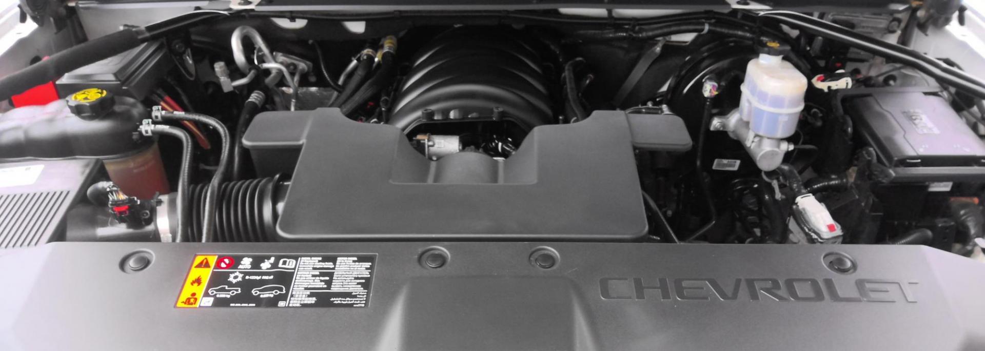 2020 WHITE Chevrolet Tahoe Premier 4WD (1GNSKCKJ0LR) with an 6.2L V8 OHV 16V engine, 6A transmission, located at 502 S. Riverside Avenue, Medford, OR, 97501, (541) 773-3136, 42.322803, -122.867477 - Photo#18