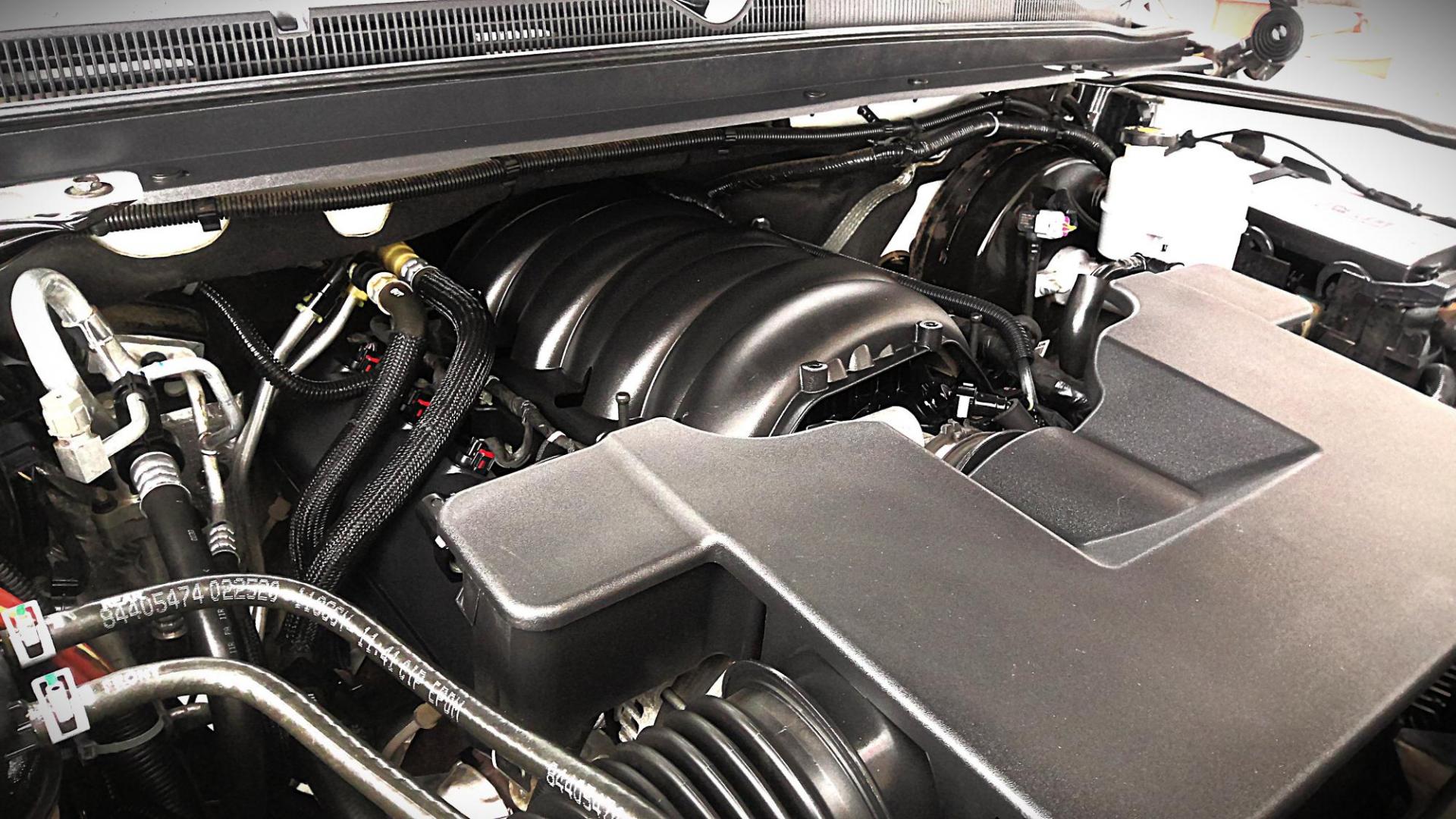 2020 WHITE Chevrolet Tahoe Premier 4WD (1GNSKCKJ0LR) with an 6.2L V8 OHV 16V engine, 6A transmission, located at 502 S. Riverside Avenue, Medford, OR, 97501, (541) 773-3136, 42.322803, -122.867477 - Photo#19