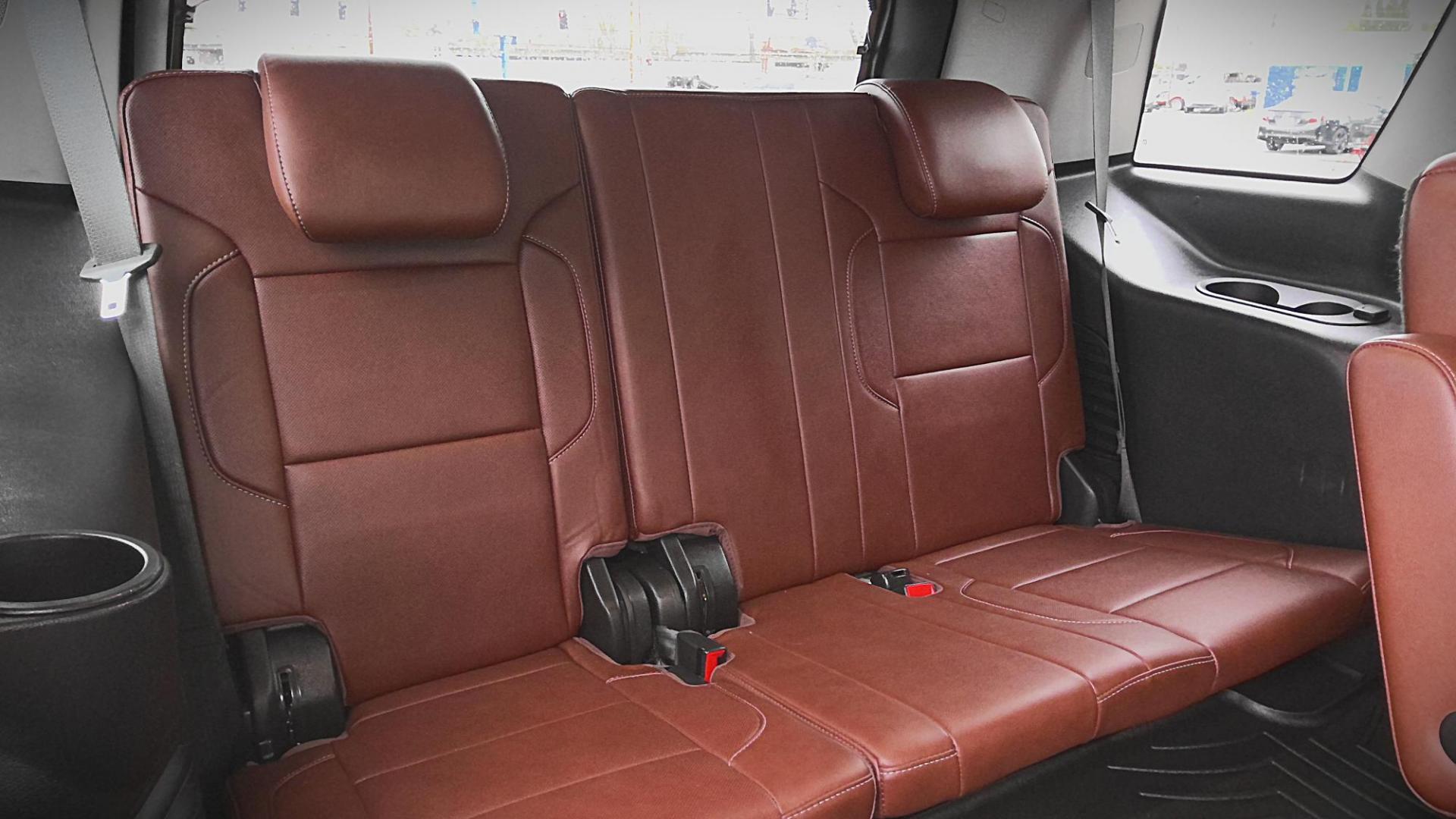 2020 WHITE Chevrolet Tahoe Premier 4WD (1GNSKCKJ0LR) with an 6.2L V8 OHV 16V engine, 6A transmission, located at 502 S. Riverside Avenue, Medford, OR, 97501, (541) 773-3136, 42.322803, -122.867477 - Photo#7