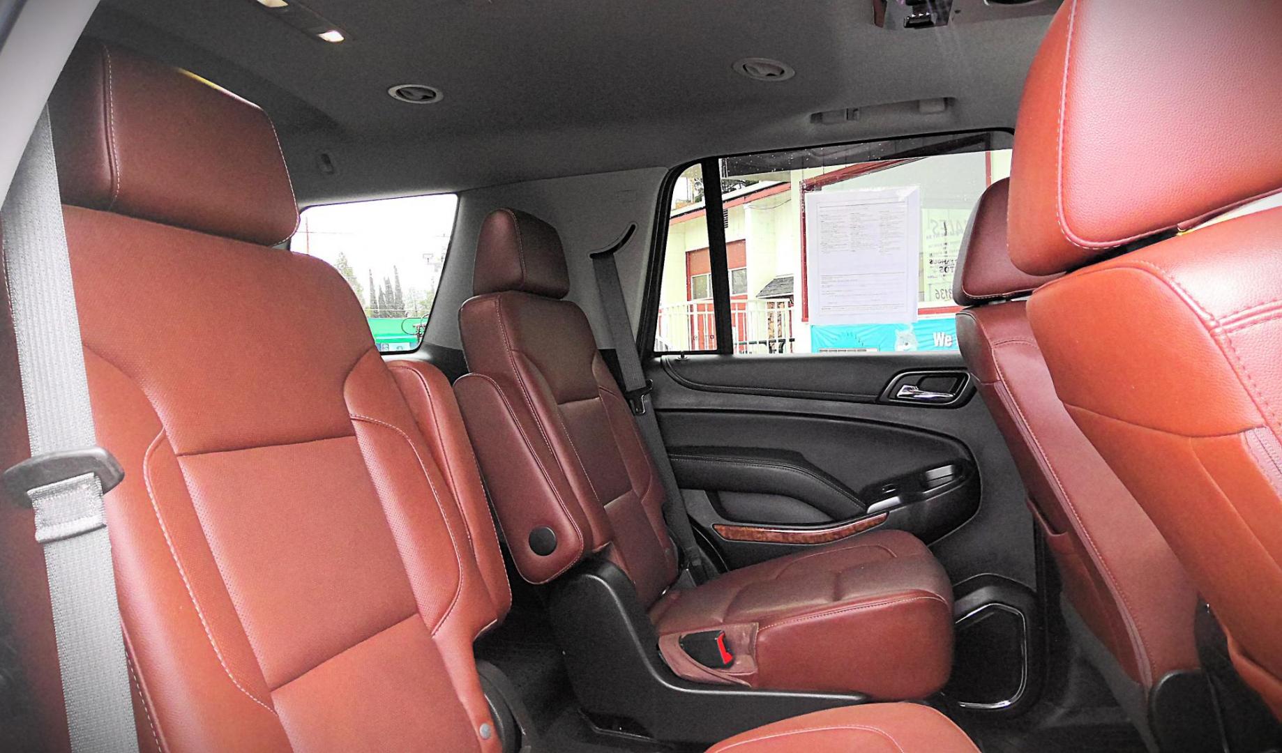 2020 WHITE Chevrolet Tahoe Premier 4WD (1GNSKCKJ0LR) with an 6.2L V8 OHV 16V engine, 6A transmission, located at 502 S. Riverside Avenue, Medford, OR, 97501, (541) 773-3136, 42.322803, -122.867477 - Photo#8