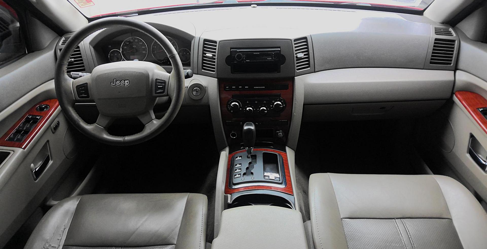 2005 RED Jeep Grand Cherokee Limited 4WD (1J4HR58N85C) with an 4.7L V8 SOHC 16V engine, 5-Speed Automatic Overdrive transmission, located at 502 S. Riverside Avenue, Medford, OR, 97501, (541) 773-3136, 42.322803, -122.867477 - Photo#10