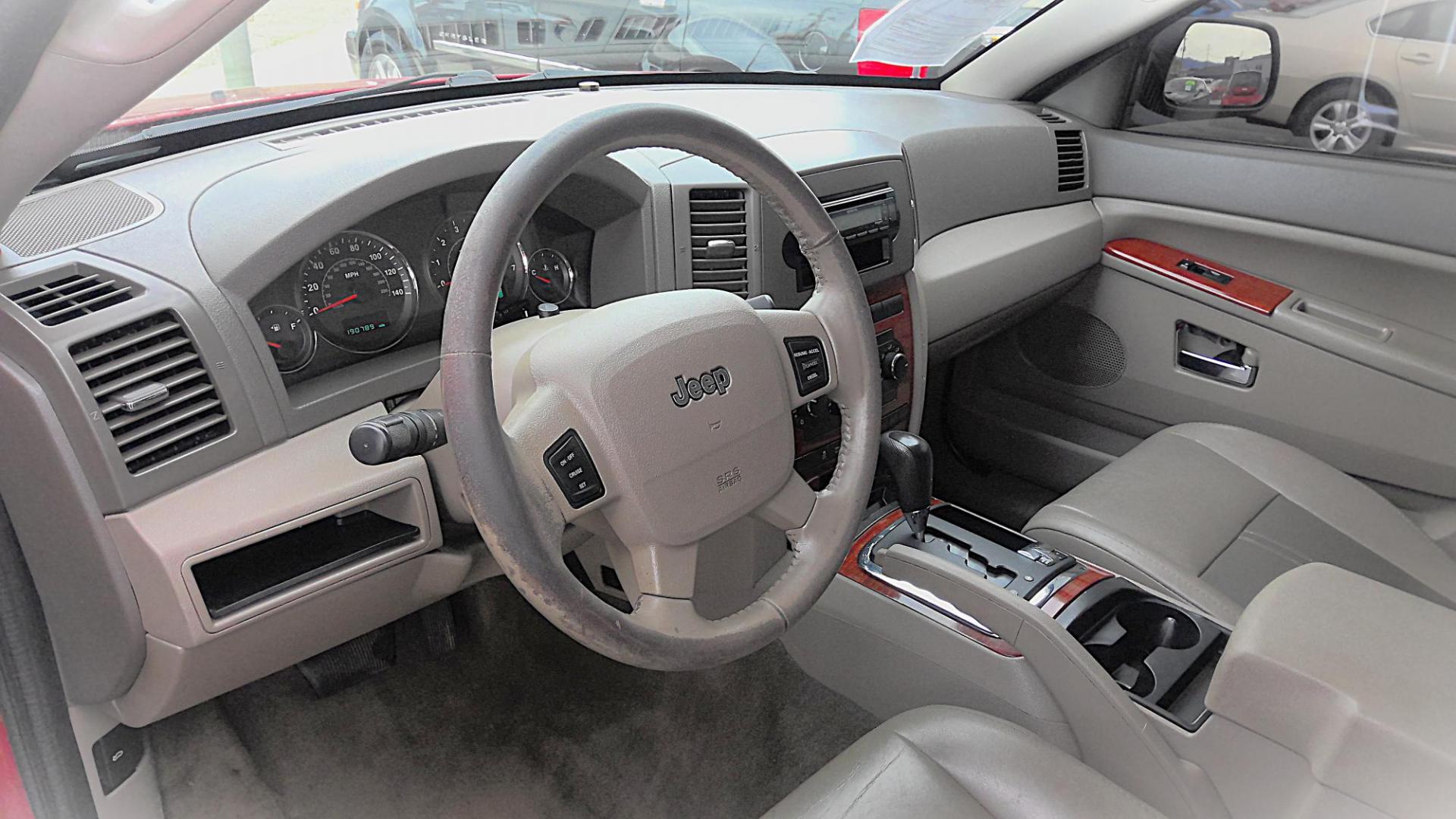 2005 RED Jeep Grand Cherokee Limited 4WD (1J4HR58N85C) with an 4.7L V8 SOHC 16V engine, 5-Speed Automatic Overdrive transmission, located at 502 S. Riverside Avenue, Medford, OR, 97501, (541) 773-3136, 42.322803, -122.867477 - Photo#11
