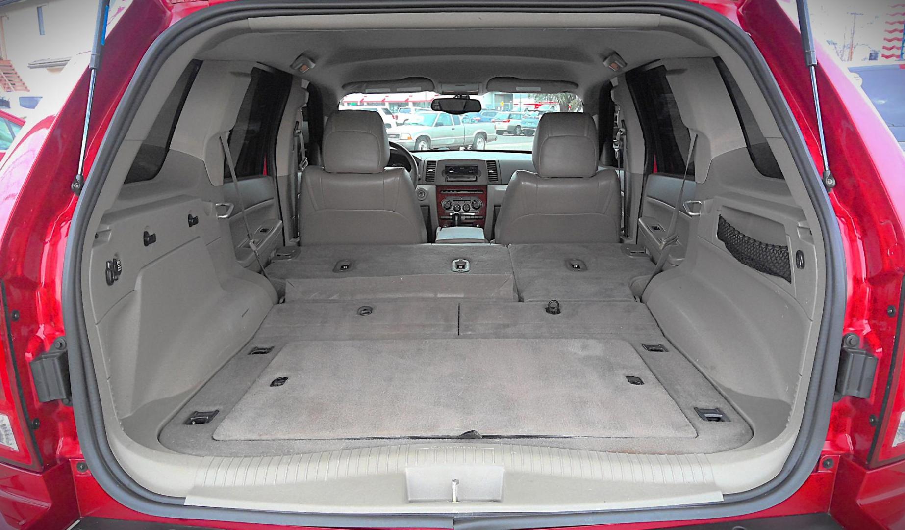 2005 RED Jeep Grand Cherokee Limited 4WD (1J4HR58N85C) with an 4.7L V8 SOHC 16V engine, 5-Speed Automatic Overdrive transmission, located at 502 S. Riverside Avenue, Medford, OR, 97501, (541) 773-3136, 42.322803, -122.867477 - Photo#4