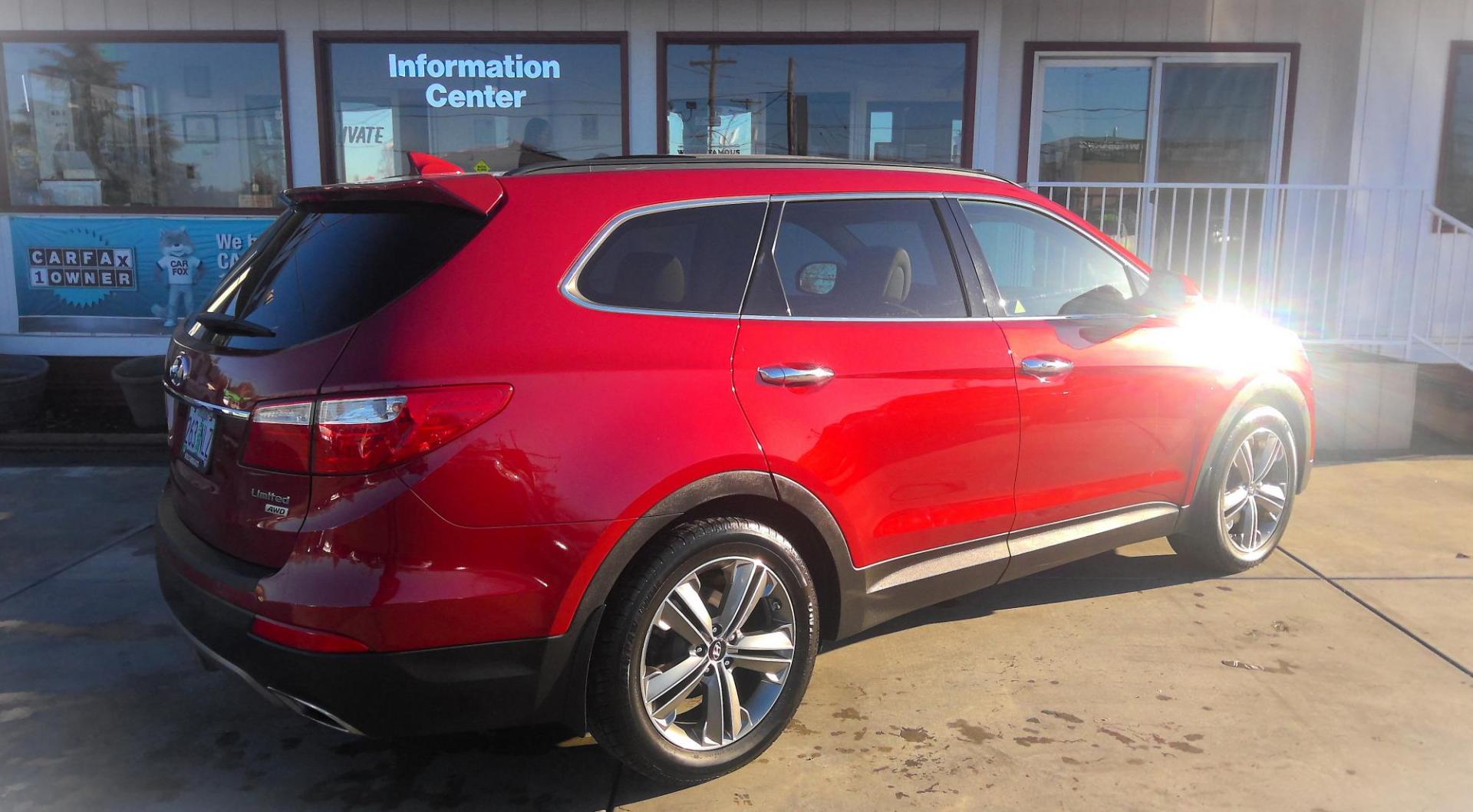 2014 RED Hyundai Santa Fe Limited AWD (KM8SRDHFXEU) with an 3.3L V6 DOHC 24V engine, 6-Speed Automatic transmission, located at 502 S. Riverside Avenue, Medford, OR, 97501, (541) 773-3136, 42.322803, -122.867477 - Photo#2