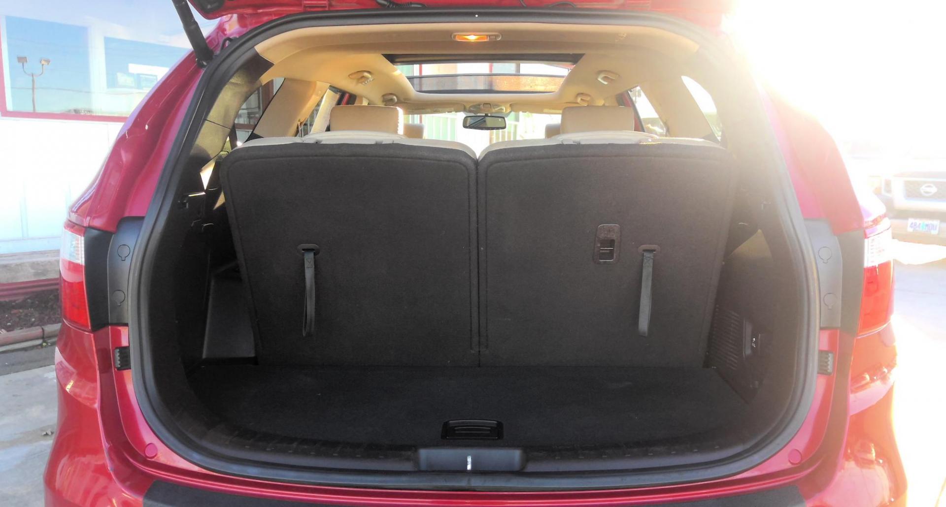 2014 RED Hyundai Santa Fe Limited AWD (KM8SRDHFXEU) with an 3.3L V6 DOHC 24V engine, 6-Speed Automatic transmission, located at 502 S. Riverside Avenue, Medford, OR, 97501, (541) 773-3136, 42.322803, -122.867477 - Photo#6