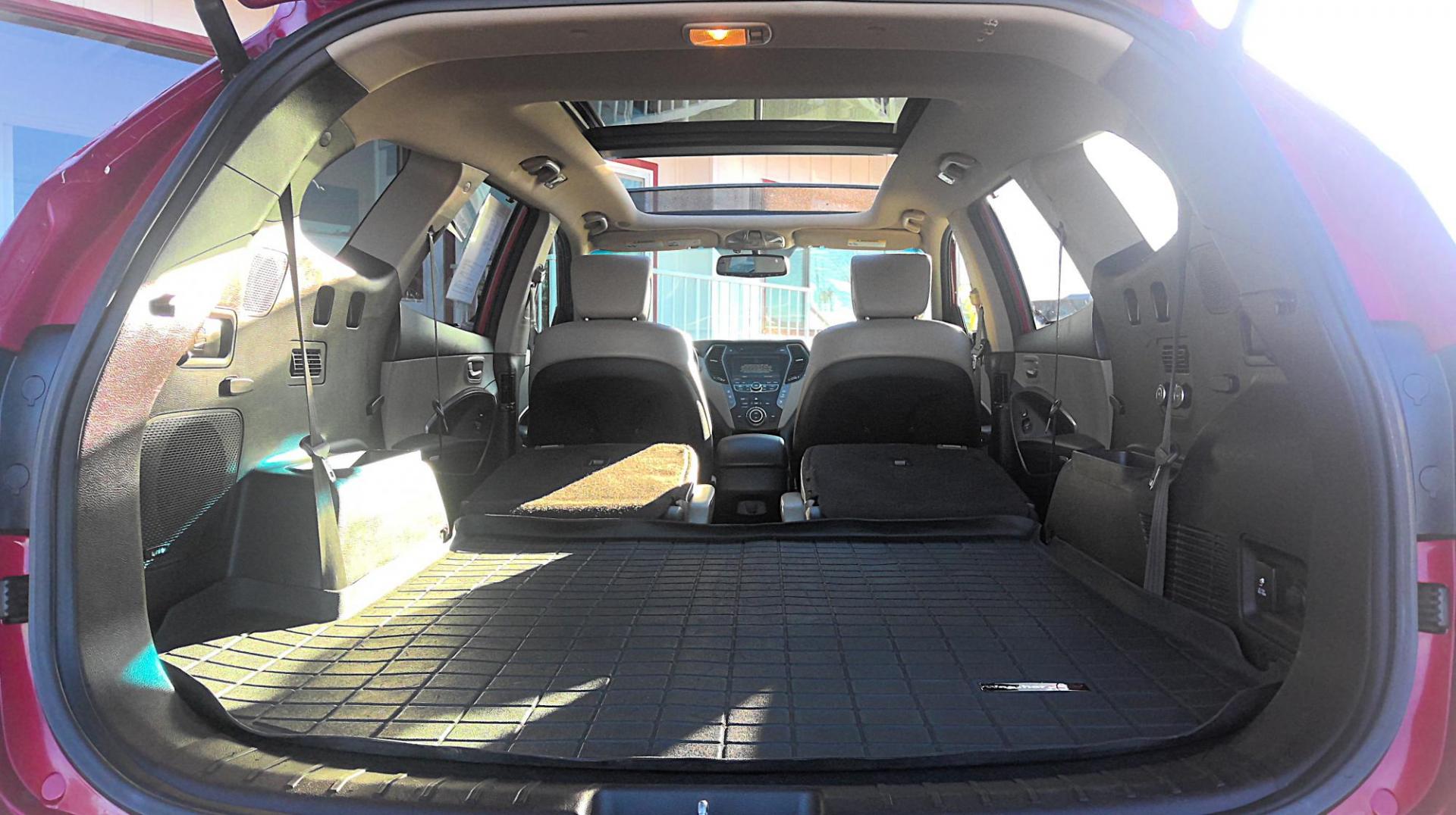 2014 RED Hyundai Santa Fe Limited AWD (KM8SRDHFXEU) with an 3.3L V6 DOHC 24V engine, 6-Speed Automatic transmission, located at 502 S. Riverside Avenue, Medford, OR, 97501, (541) 773-3136, 42.322803, -122.867477 - Photo#7