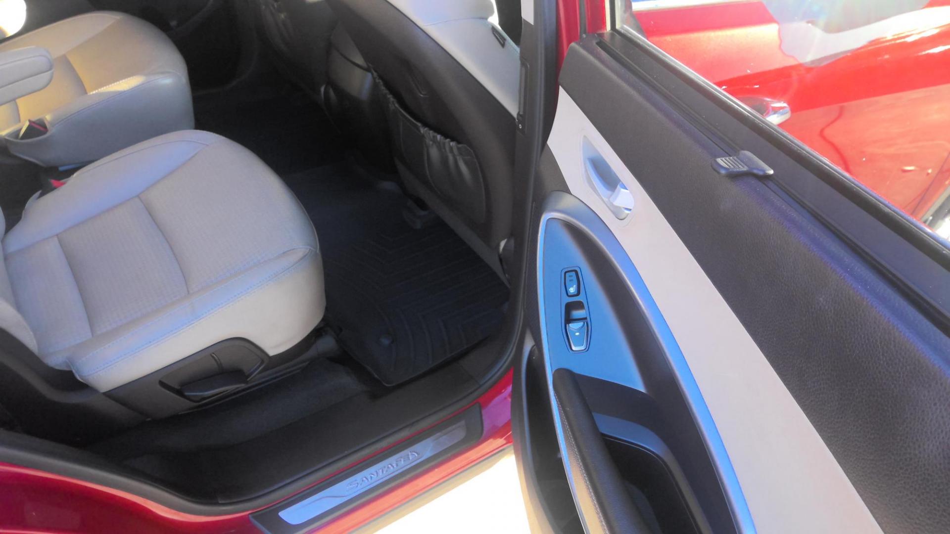 2014 RED Hyundai Santa Fe Limited AWD (KM8SRDHFXEU) with an 3.3L V6 DOHC 24V engine, 6-Speed Automatic transmission, located at 502 S. Riverside Avenue, Medford, OR, 97501, (541) 773-3136, 42.322803, -122.867477 - Photo#9