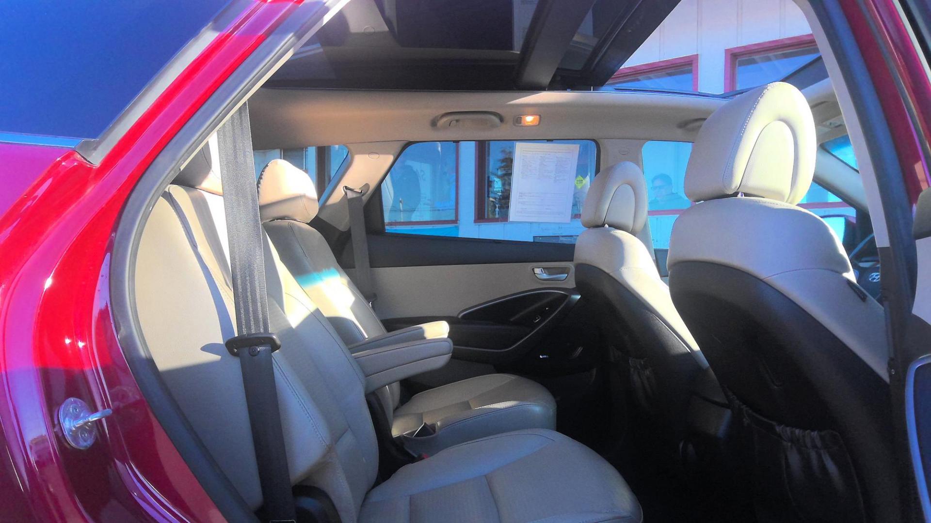 2014 RED Hyundai Santa Fe Limited AWD (KM8SRDHFXEU) with an 3.3L V6 DOHC 24V engine, 6-Speed Automatic transmission, located at 502 S. Riverside Avenue, Medford, OR, 97501, (541) 773-3136, 42.322803, -122.867477 - Photo#10