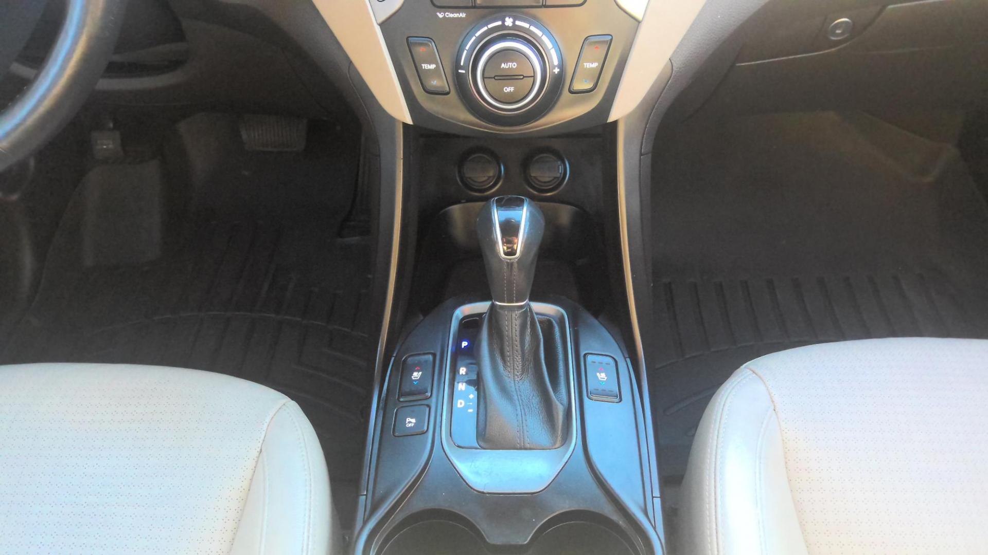 2014 RED Hyundai Santa Fe Limited AWD (KM8SRDHFXEU) with an 3.3L V6 DOHC 24V engine, 6-Speed Automatic transmission, located at 502 S. Riverside Avenue, Medford, OR, 97501, (541) 773-3136, 42.322803, -122.867477 - Photo#13