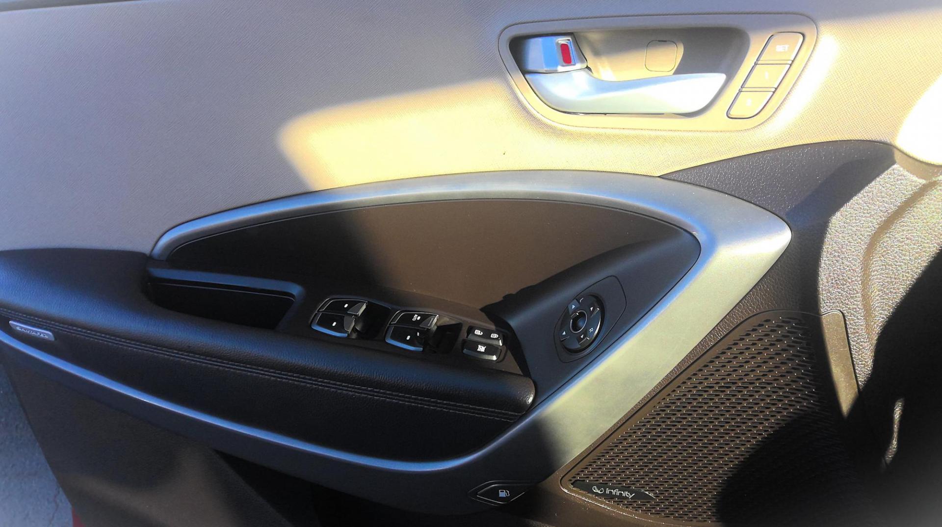 2014 RED Hyundai Santa Fe Limited AWD (KM8SRDHFXEU) with an 3.3L V6 DOHC 24V engine, 6-Speed Automatic transmission, located at 502 S. Riverside Avenue, Medford, OR, 97501, (541) 773-3136, 42.322803, -122.867477 - Photo#15