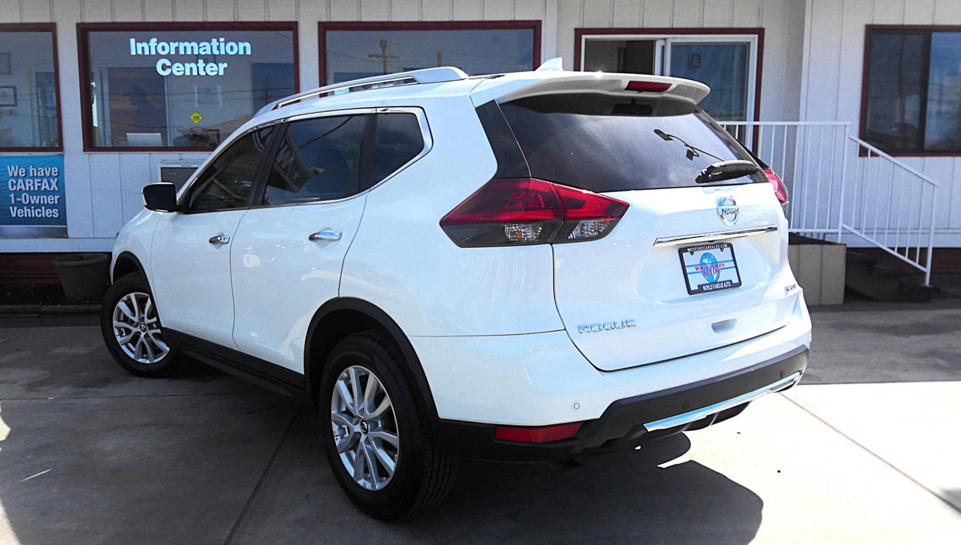 2020 WHITE Nissan Rogue S AWD (KNMAT2MV2LP) with an 2.5L L4 DOHC 16V engine, CVT transmission, located at 502 S. Riverside Avenue, Medford, OR, 97501, (541) 773-3136, 42.322803, -122.867477 - Photo#2