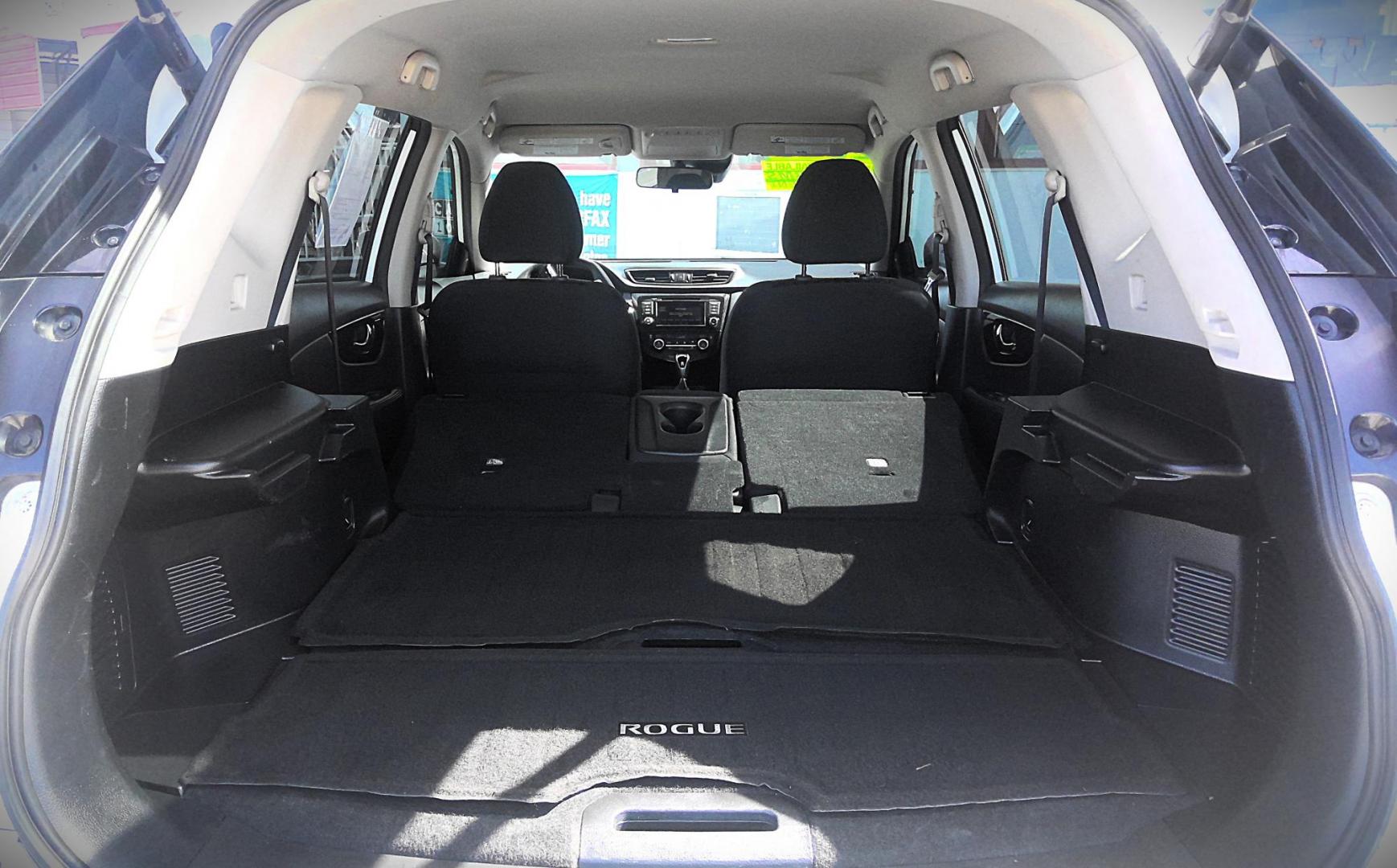 2020 WHITE Nissan Rogue S AWD (KNMAT2MV2LP) with an 2.5L L4 DOHC 16V engine, CVT transmission, located at 502 S. Riverside Avenue, Medford, OR, 97501, (541) 773-3136, 42.322803, -122.867477 - Photo#3
