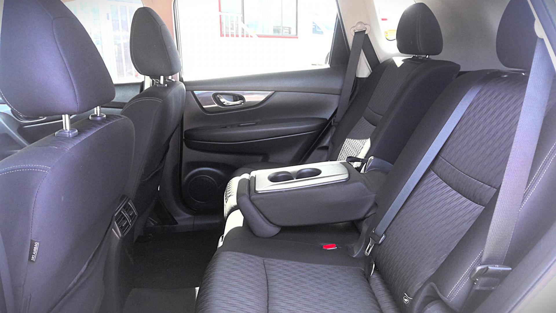 2020 WHITE Nissan Rogue S AWD (KNMAT2MV2LP) with an 2.5L L4 DOHC 16V engine, CVT transmission, located at 502 S. Riverside Avenue, Medford, OR, 97501, (541) 773-3136, 42.322803, -122.867477 - Photo#5