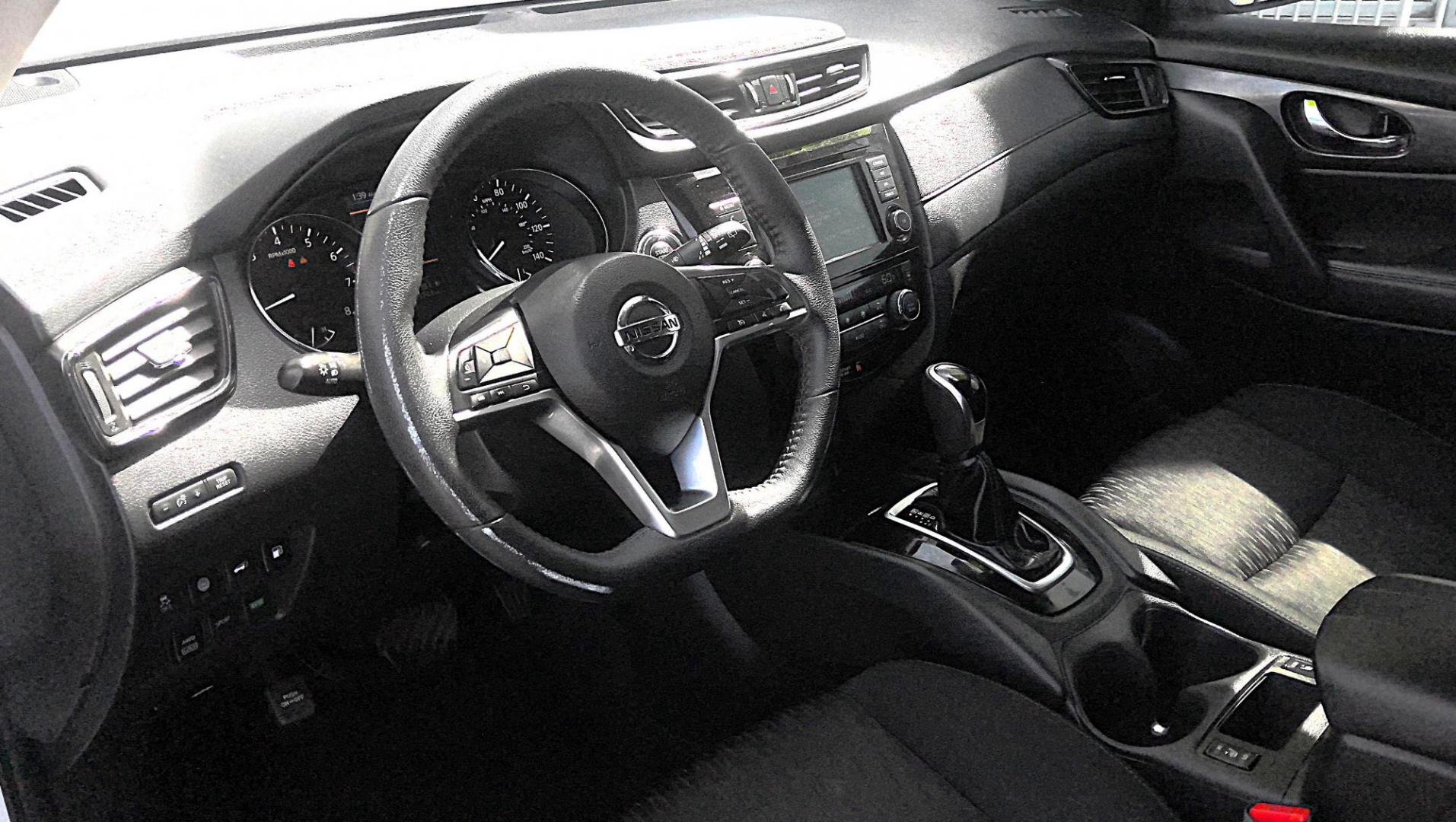 2020 WHITE Nissan Rogue S AWD (KNMAT2MV2LP) with an 2.5L L4 DOHC 16V engine, CVT transmission, located at 502 S. Riverside Avenue, Medford, OR, 97501, (541) 773-3136, 42.322803, -122.867477 - Photo#8